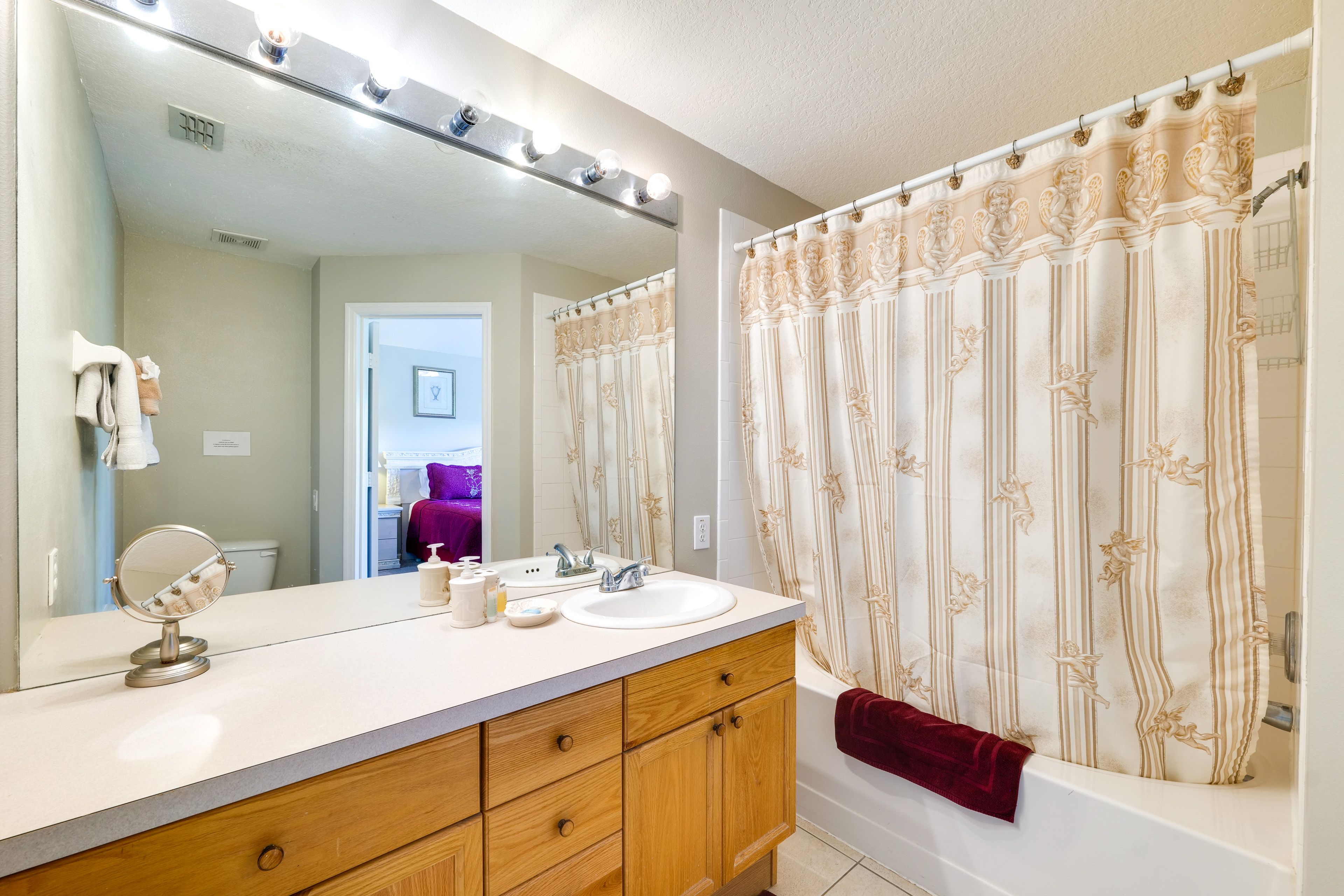 En-Suite Bathroom | 2nd Floor | Towels Provided