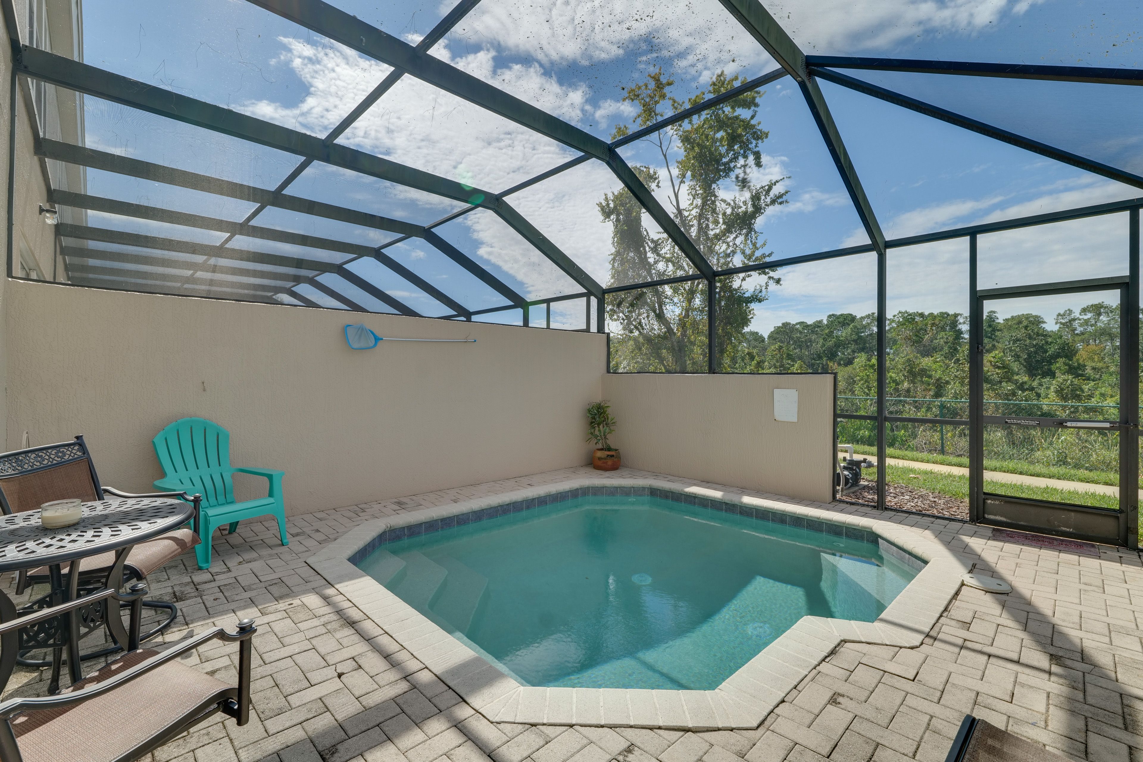 Private Screened Pool & Patio | Self Check-In | 5 Mi to Animal Kingdom