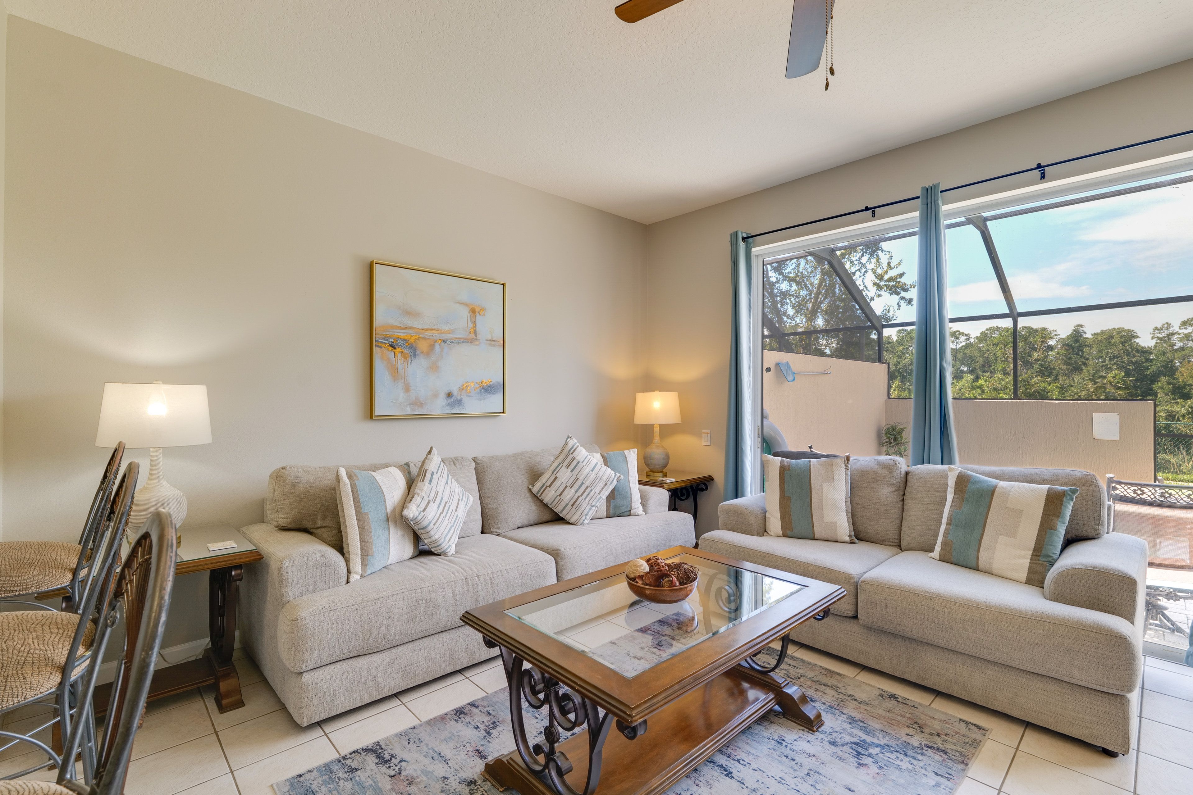 Living Room | 1st Floor | Smart TV | Free WiFi