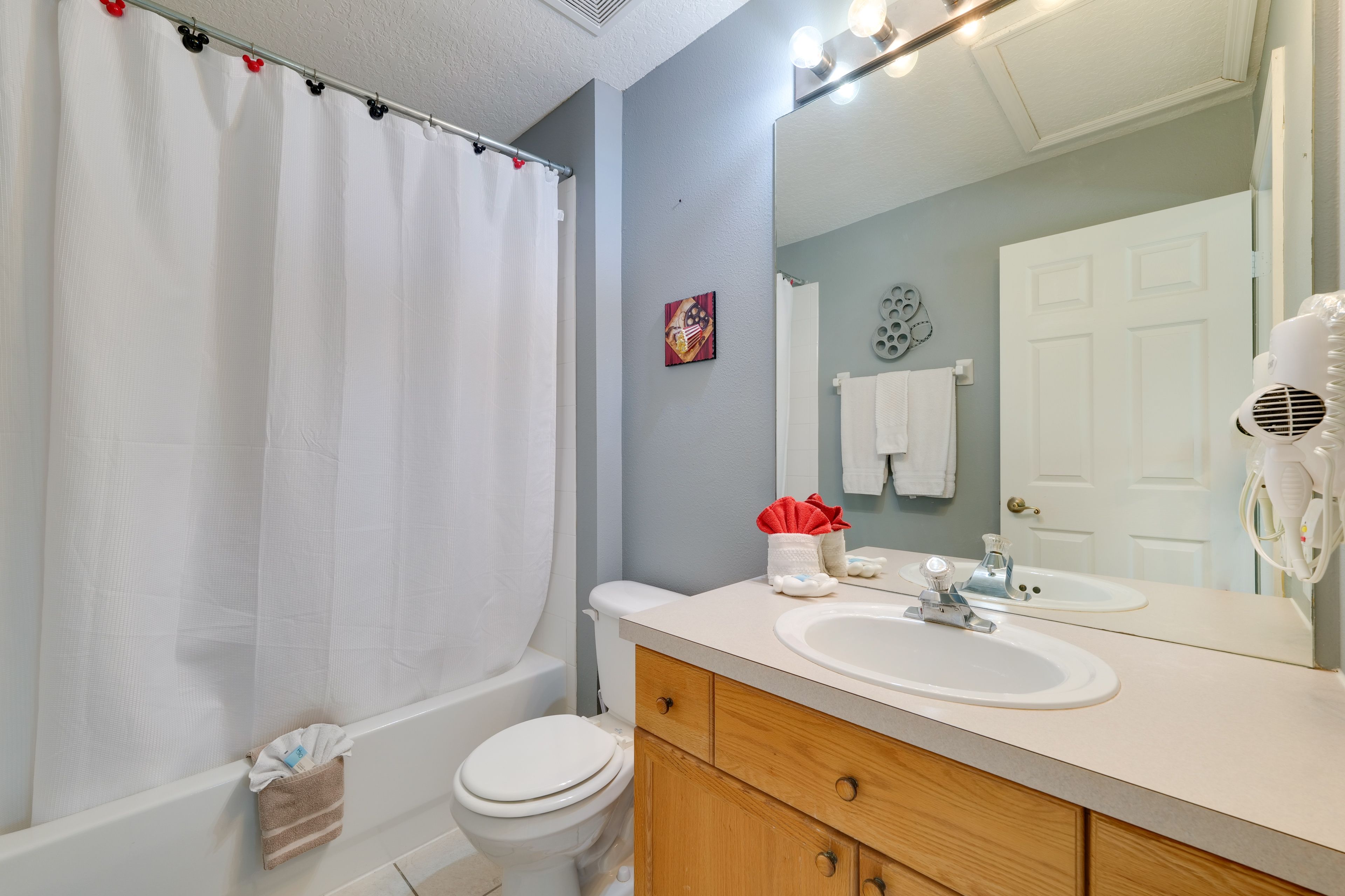 En-Suite Bathroom | 2nd Floor | Complimentary Toiletries | Hair Dryer