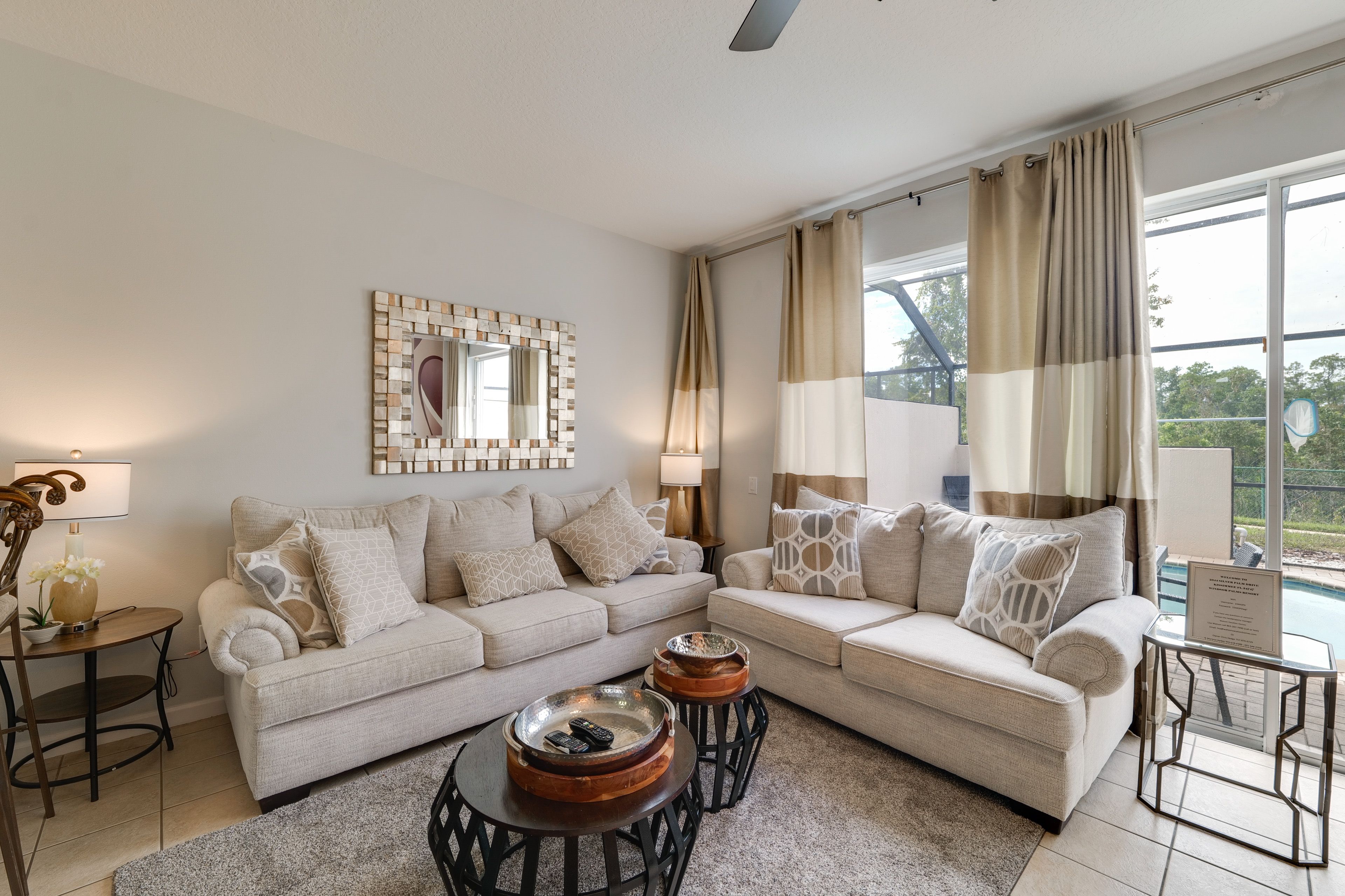 Living Room | 1st Floor | Smart TV | Free WiFi