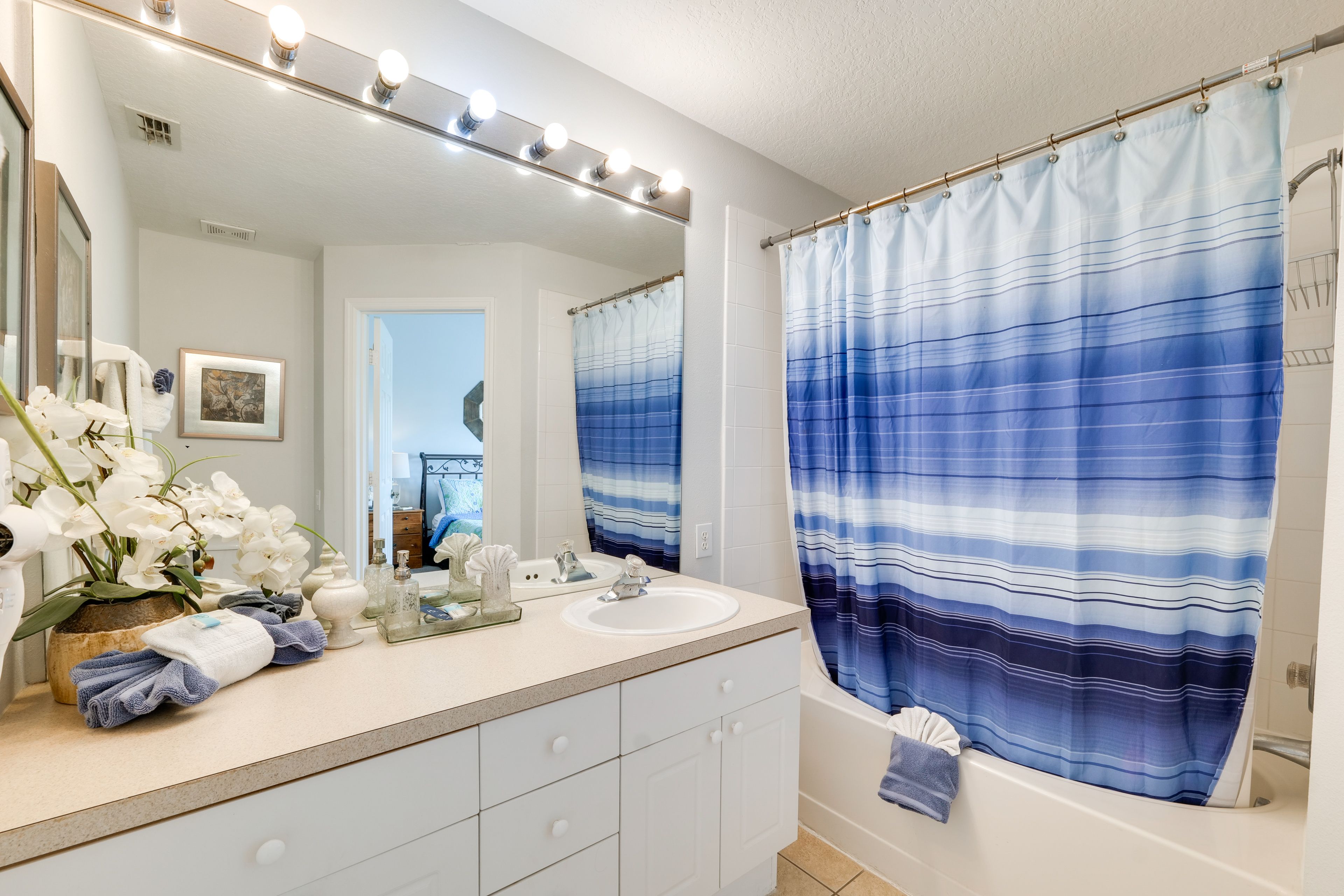 En-Suite Bathroom | 2nd Floor | Towels Provided