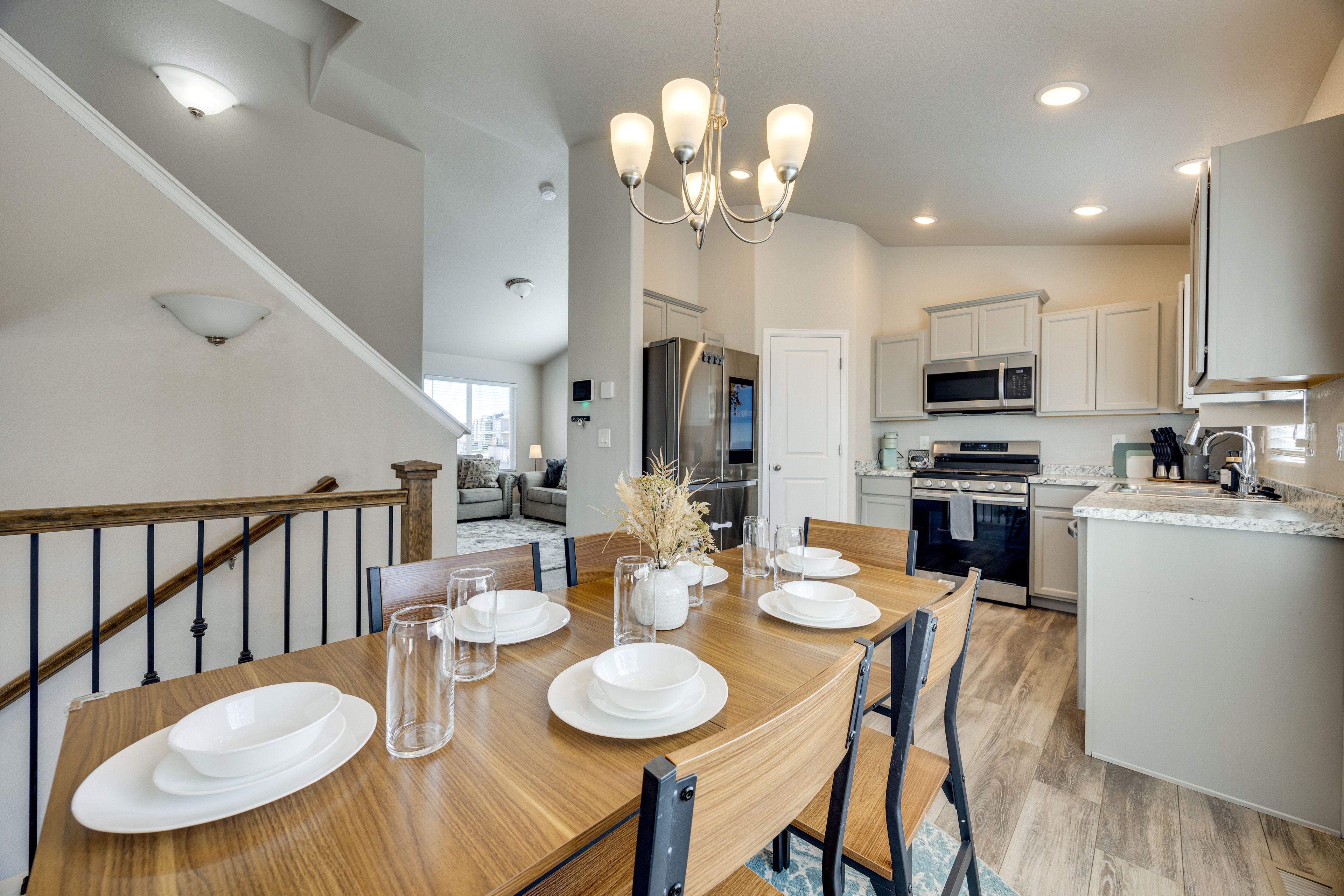 Kitchen | Dining Table | Free WiFi