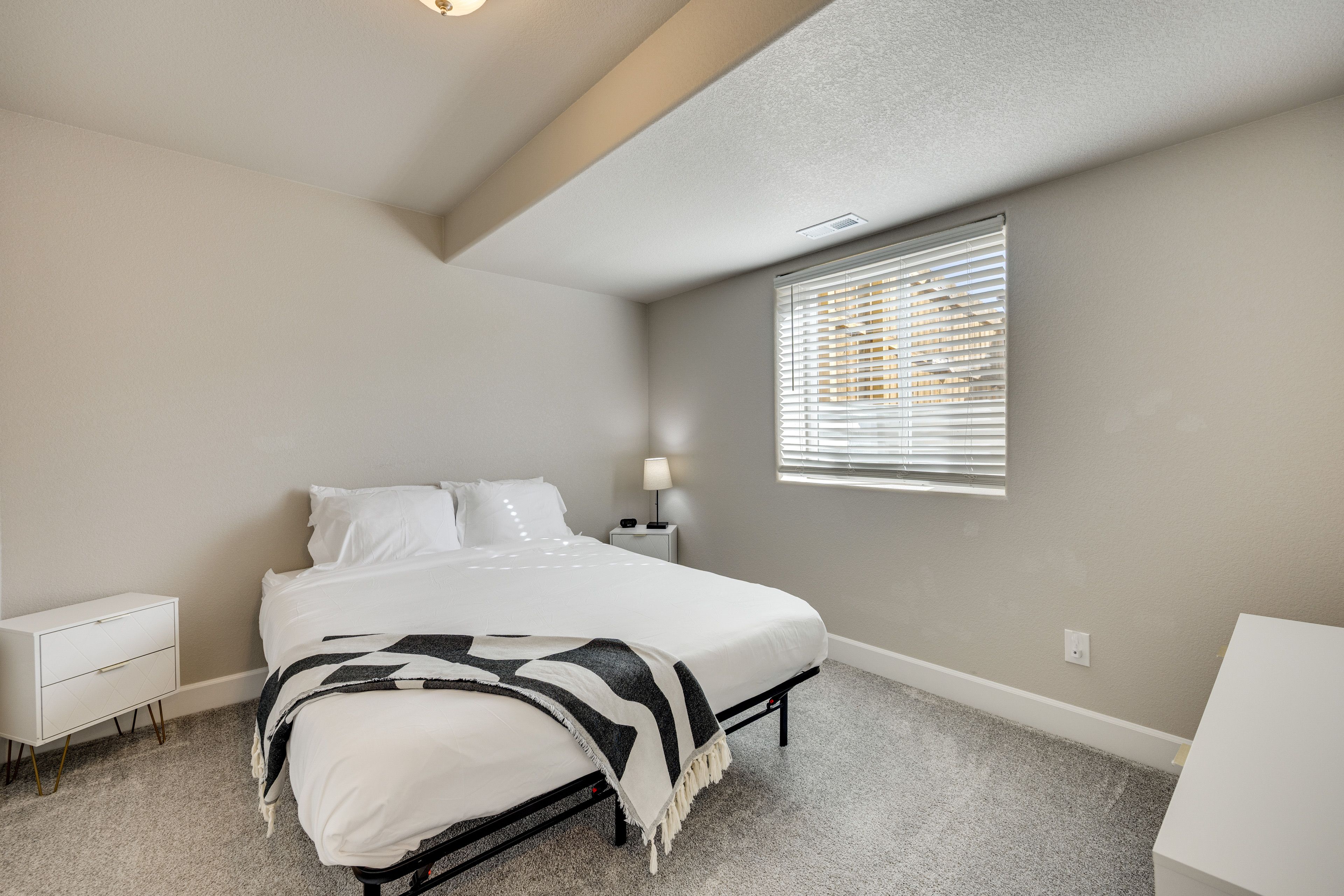 Bedroom 4 | Queen Bed | 1st Level