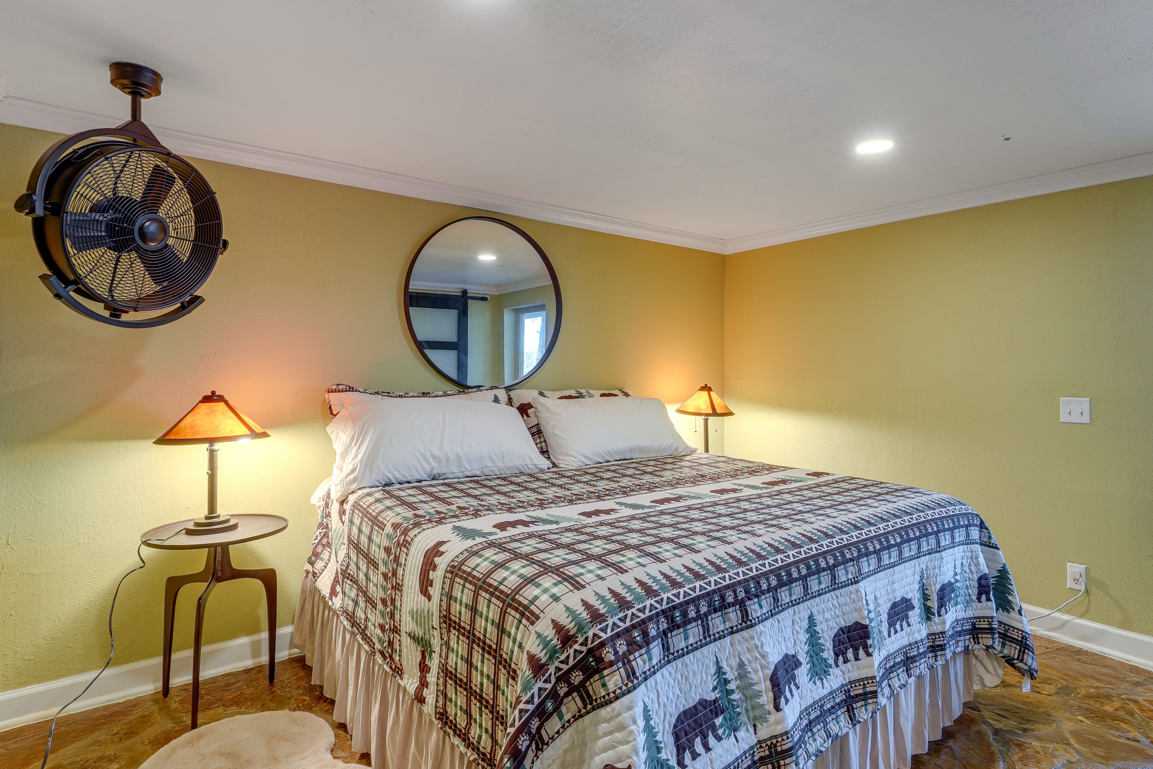 Bedroom 2 | Basement | King Bed