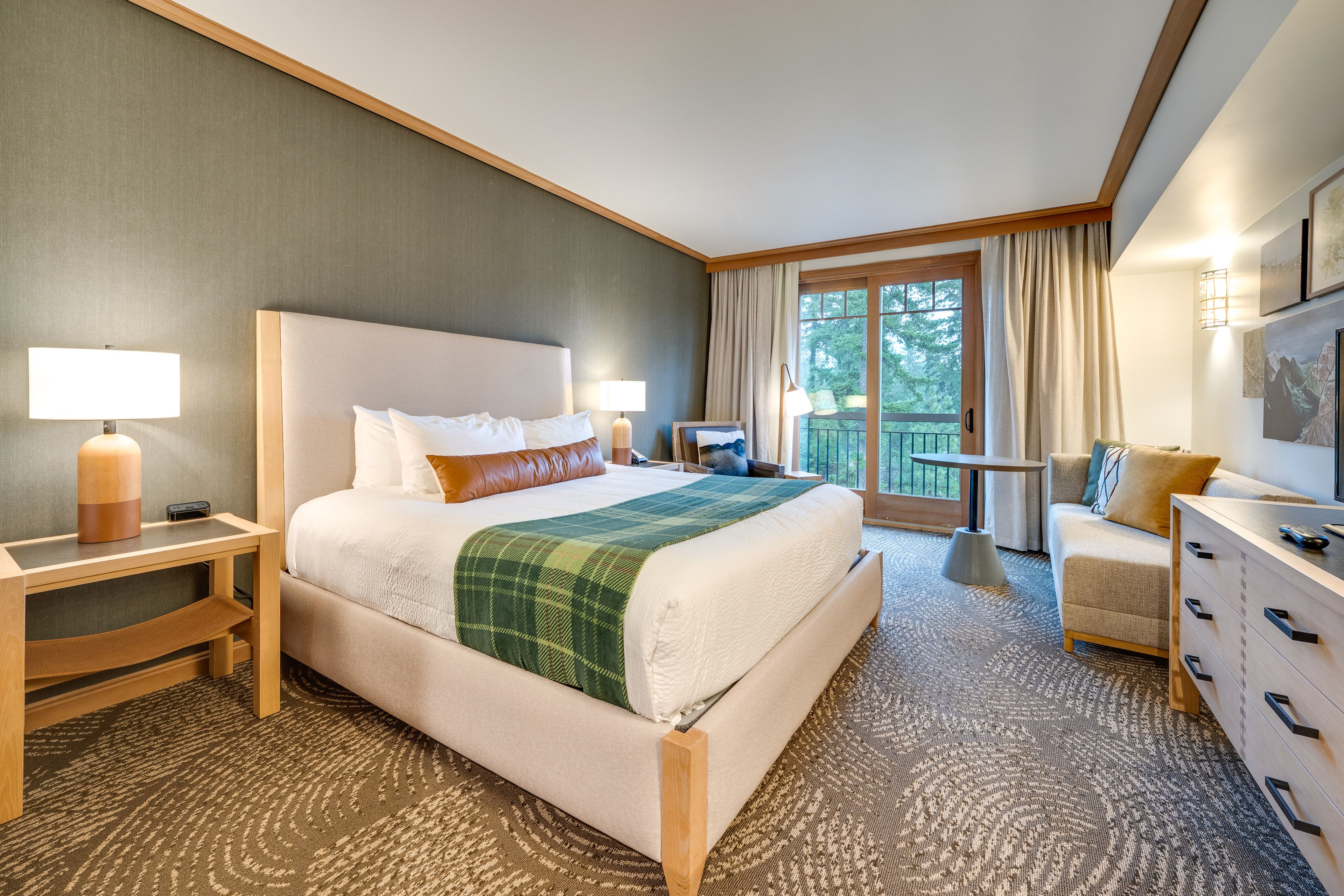 Bedroom | King Bed | Linens Provided