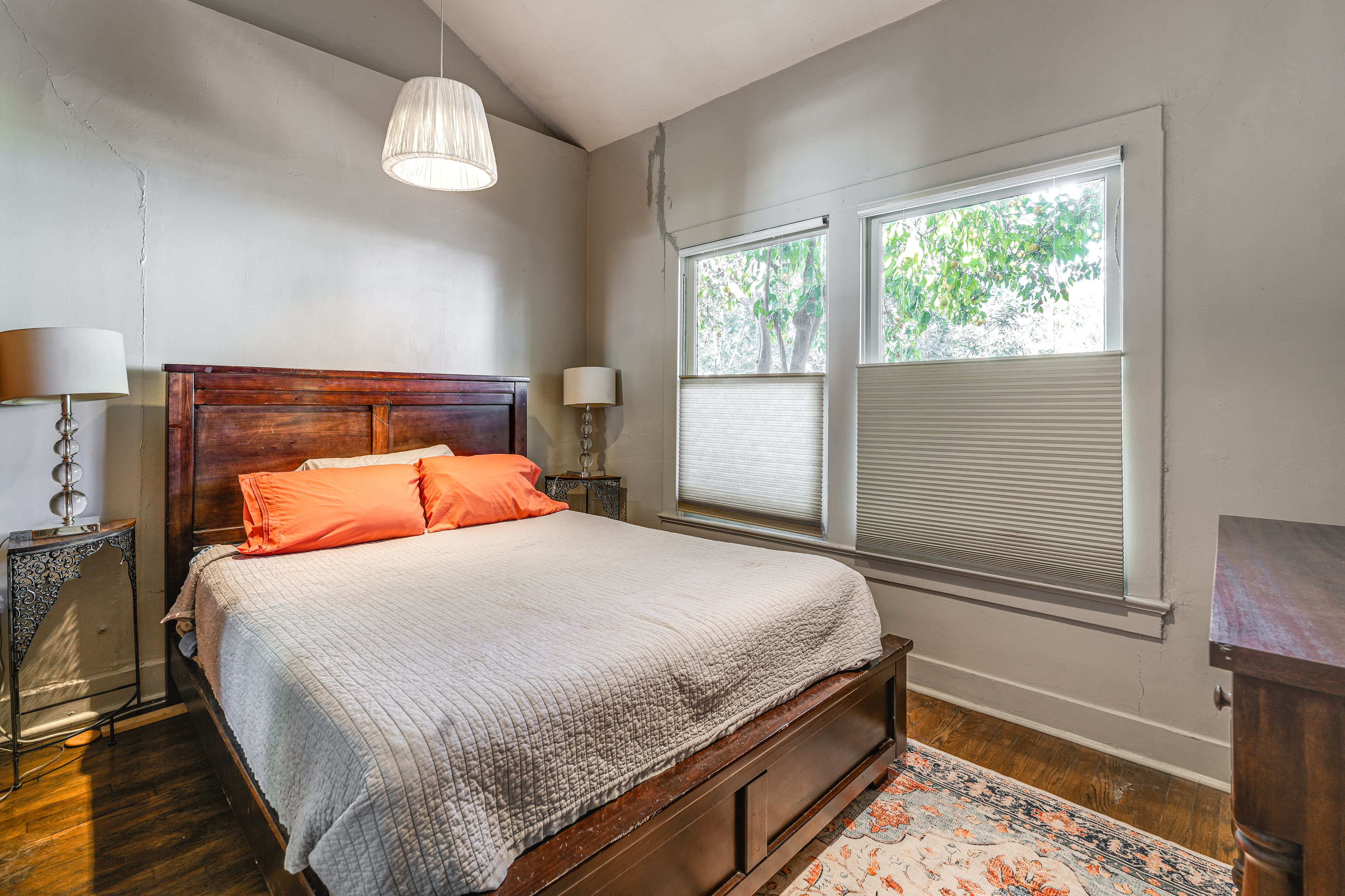 Bedroom 1 | Queen Bed