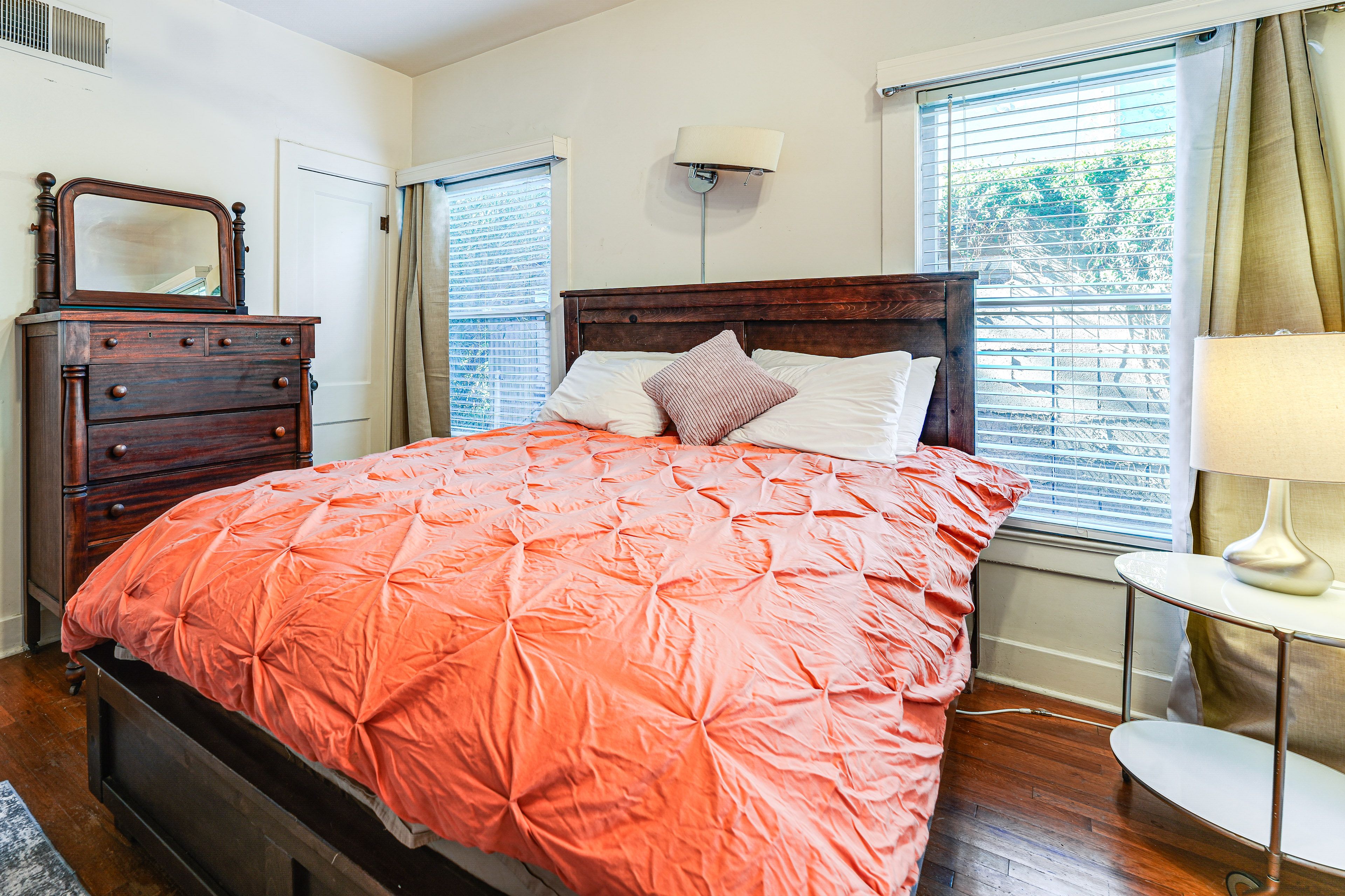 Bedroom 1 | Queen Bed