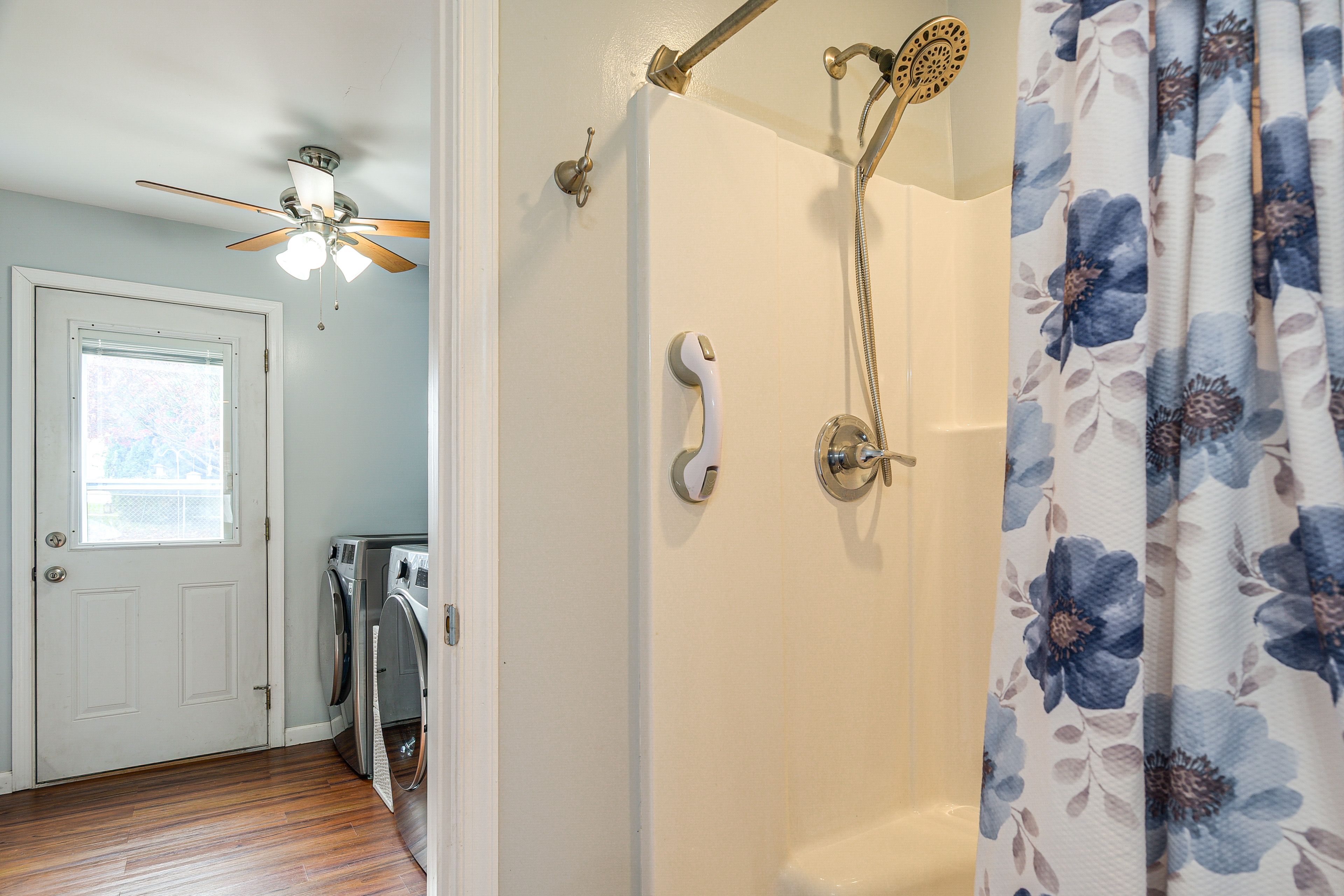 Full Bathroom | 1st Floor