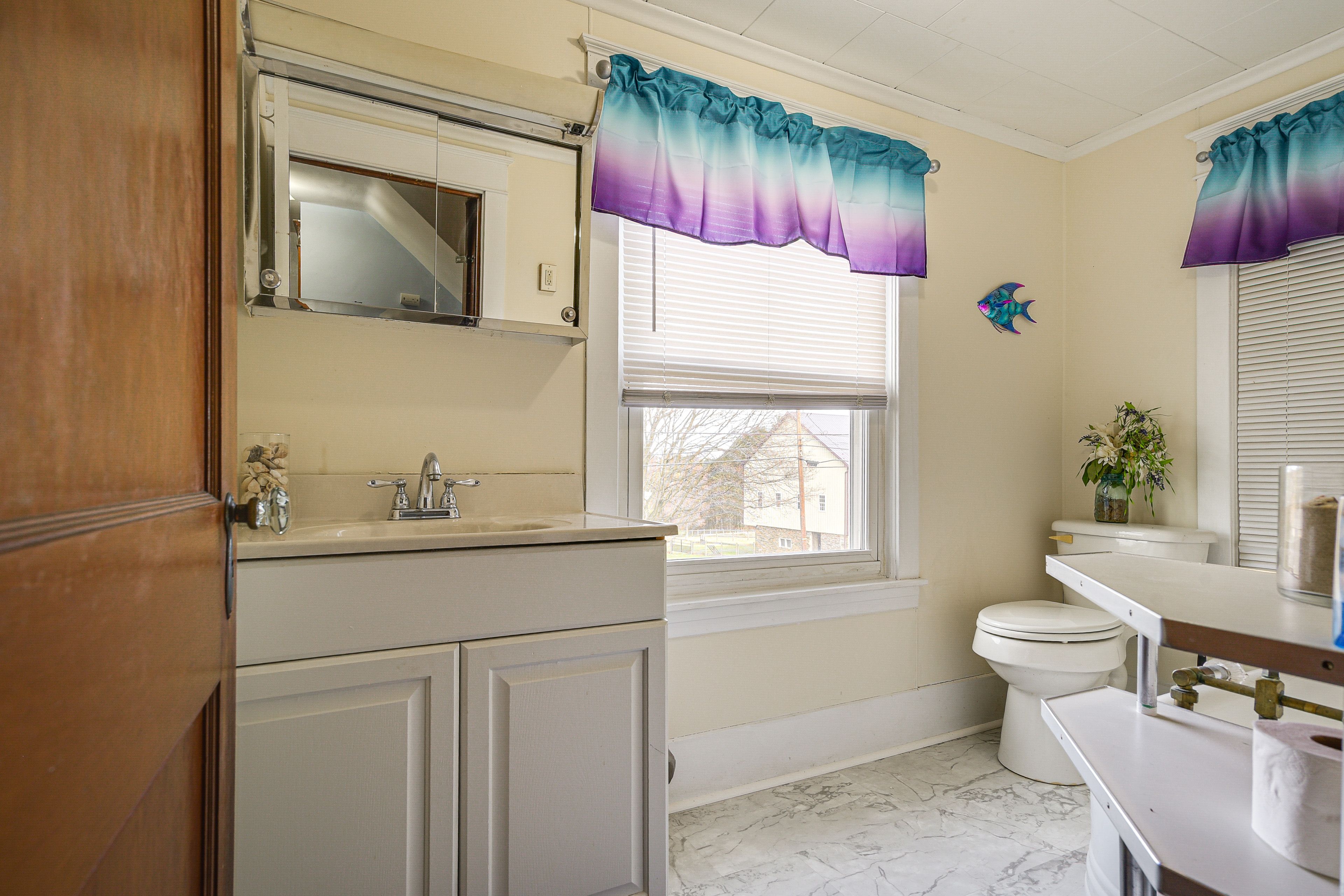 Full Bathroom | 2nd Floor