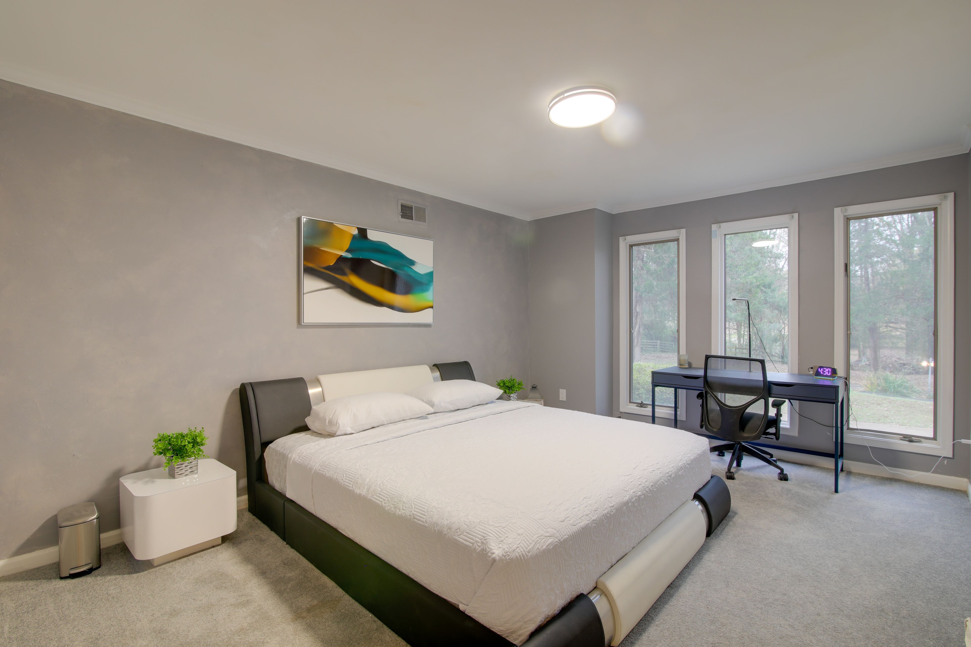 Bedroom 2 | King Bed | Smart TV | 1st Floor