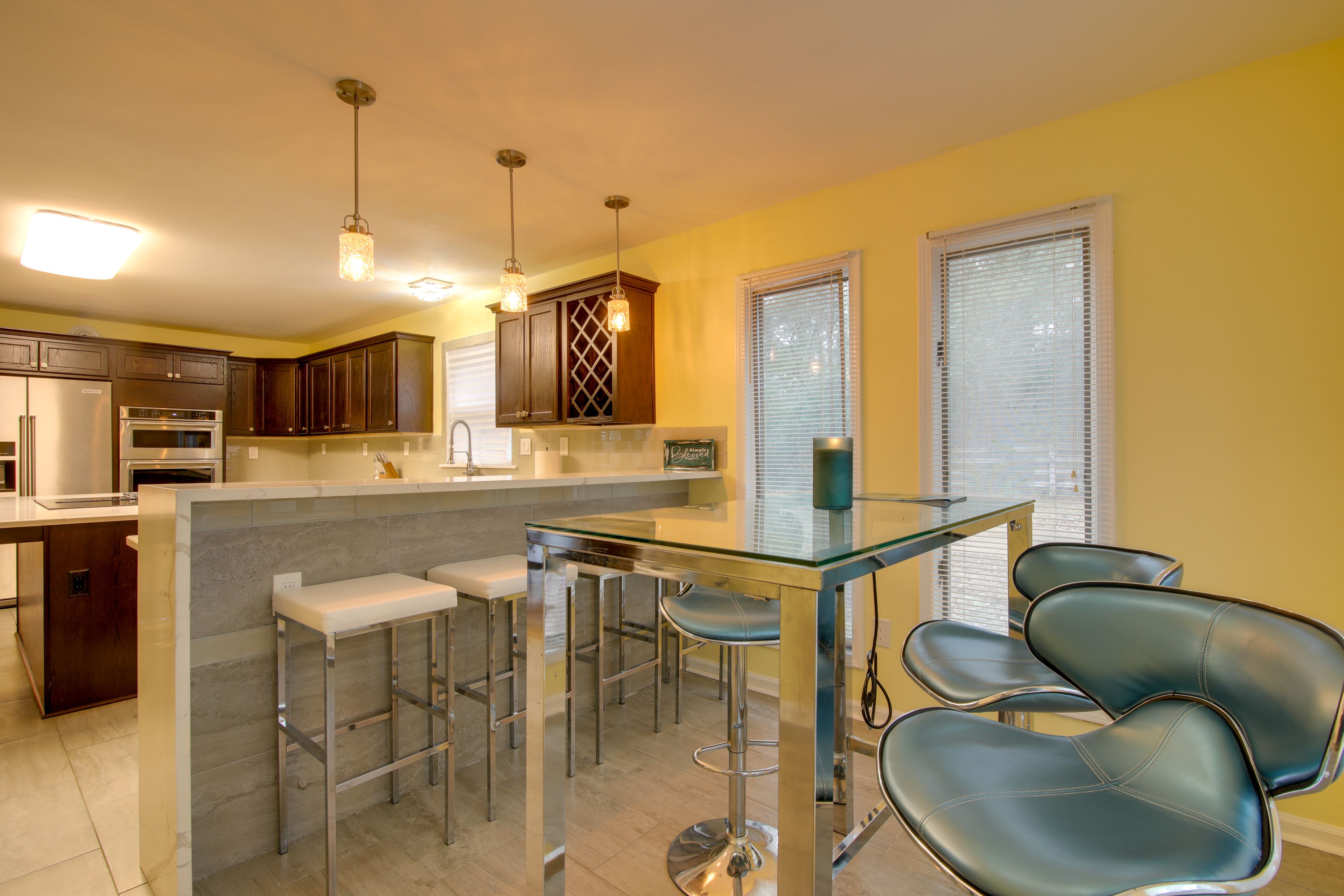 Breakfast Nook | Smart TV | 1st Floor