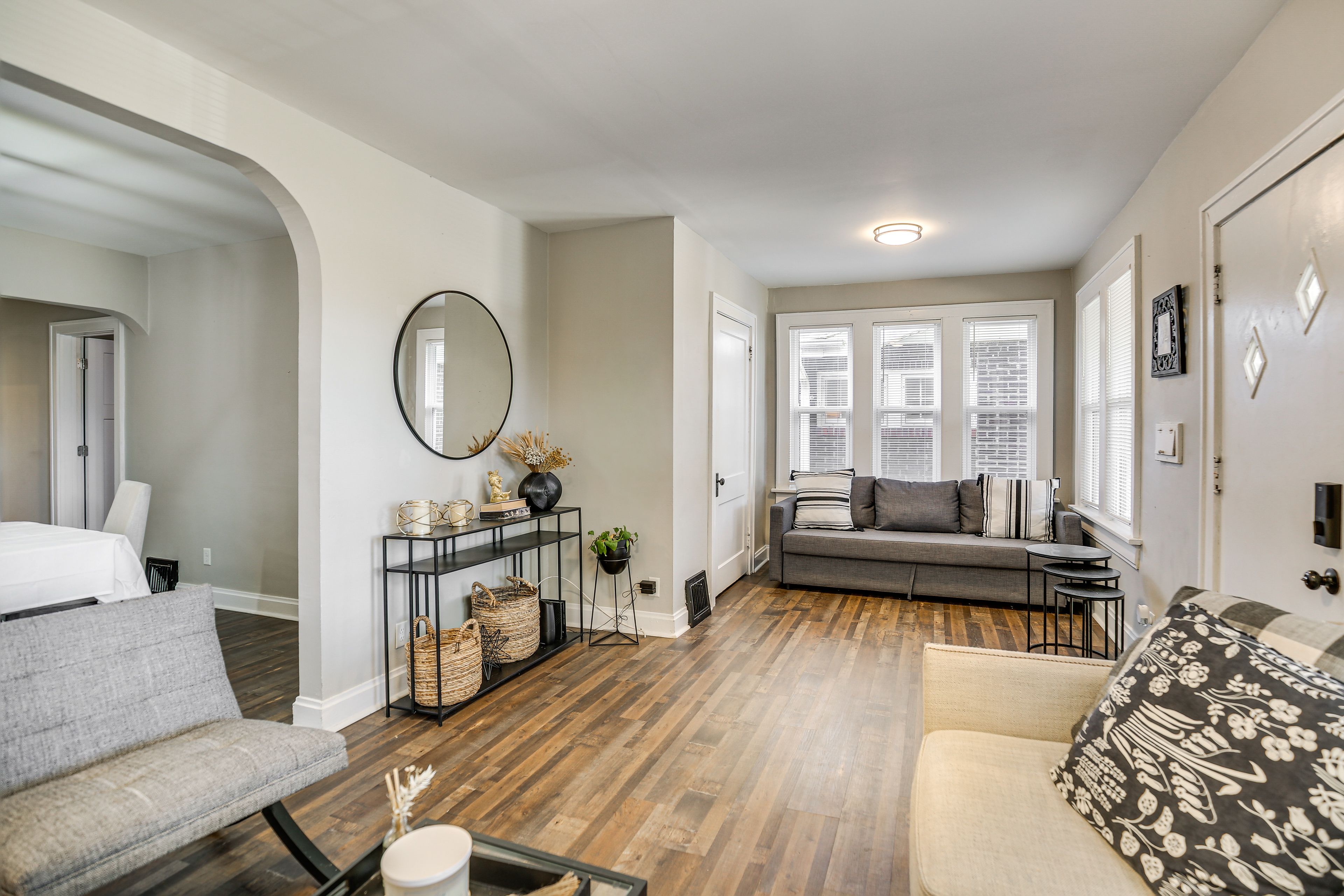 Living Room | Sleeper Sofa | Smart TV | Free WiFi