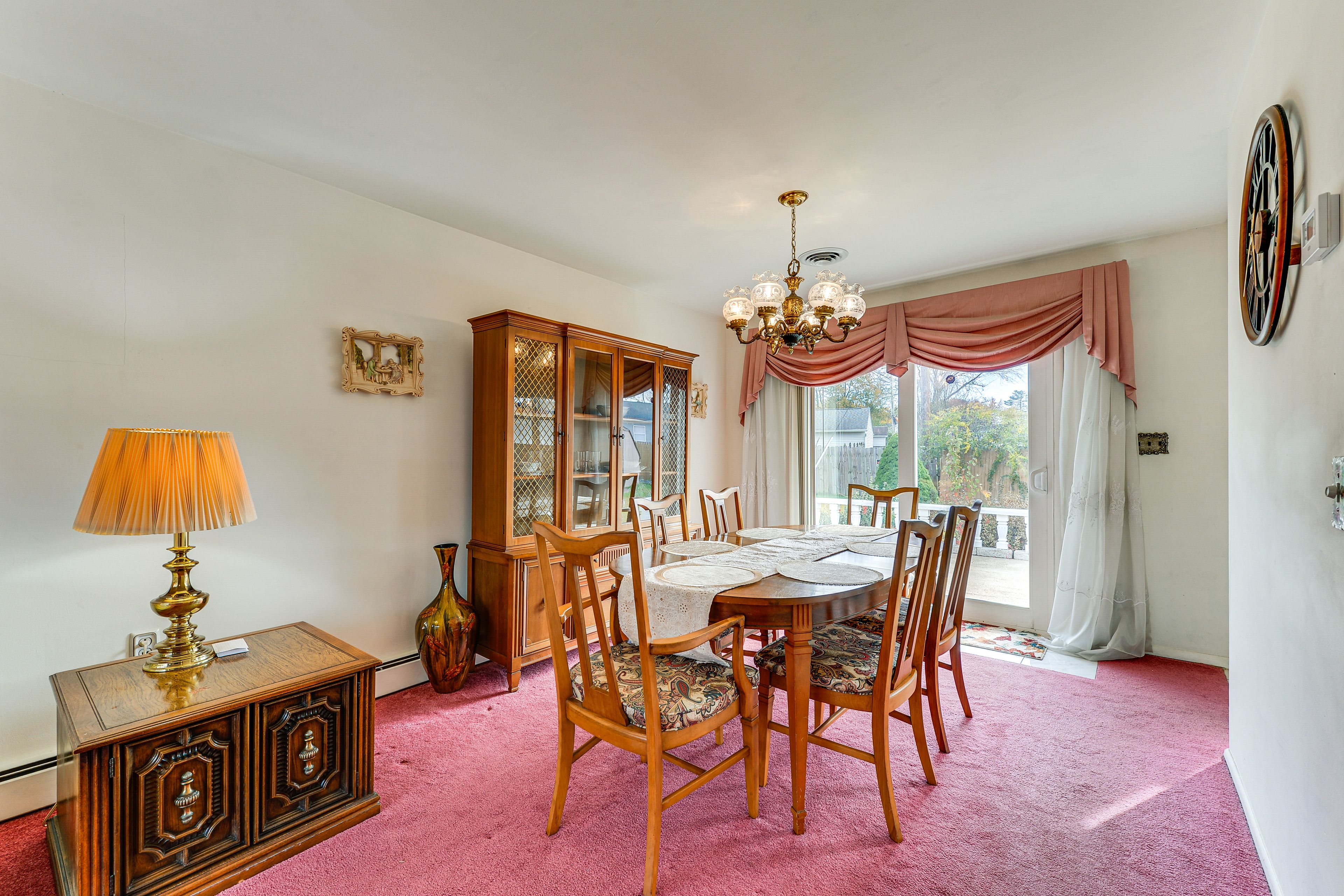 Dining Area | Dishware/Flatware