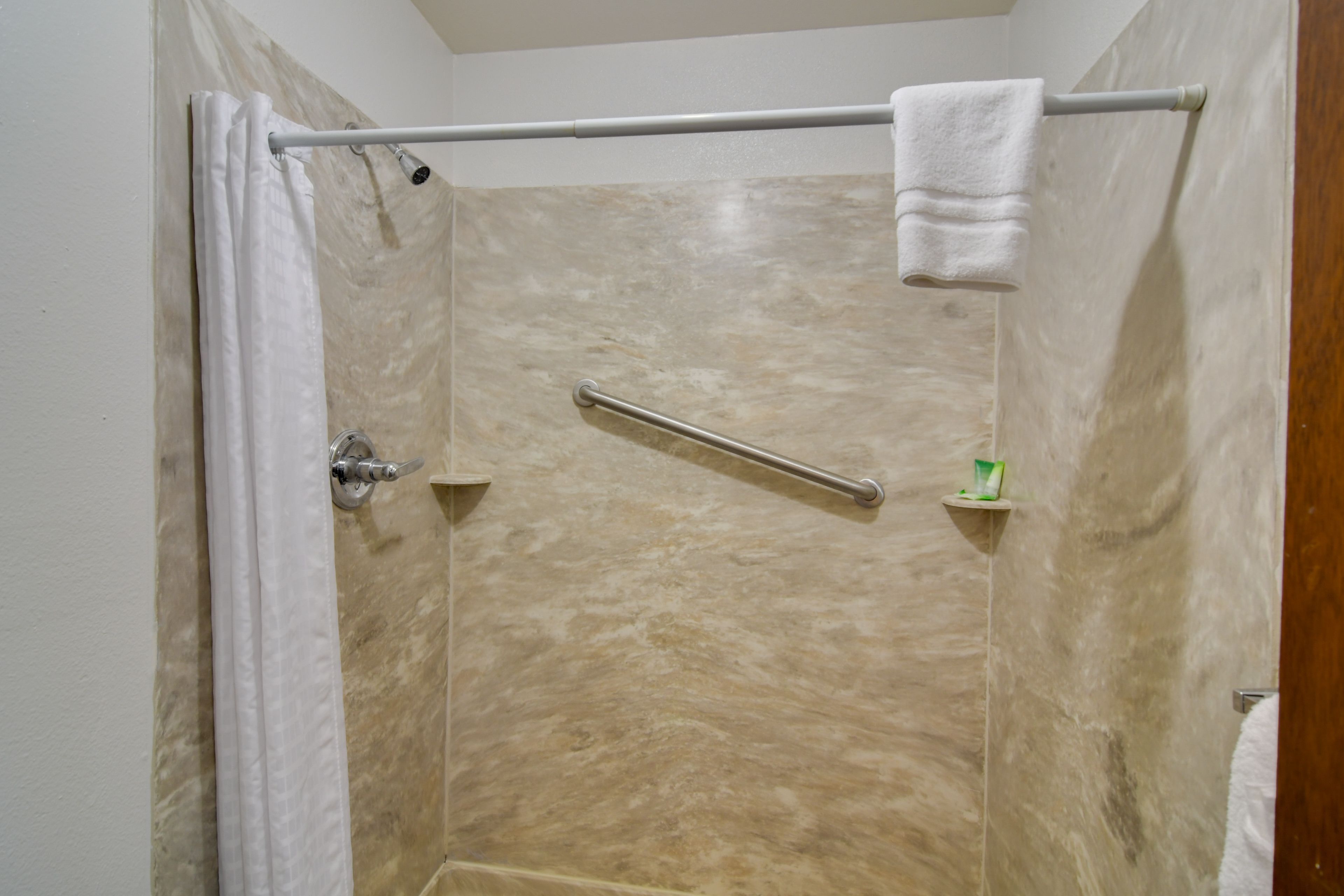 Full Bathroom | Upper Level