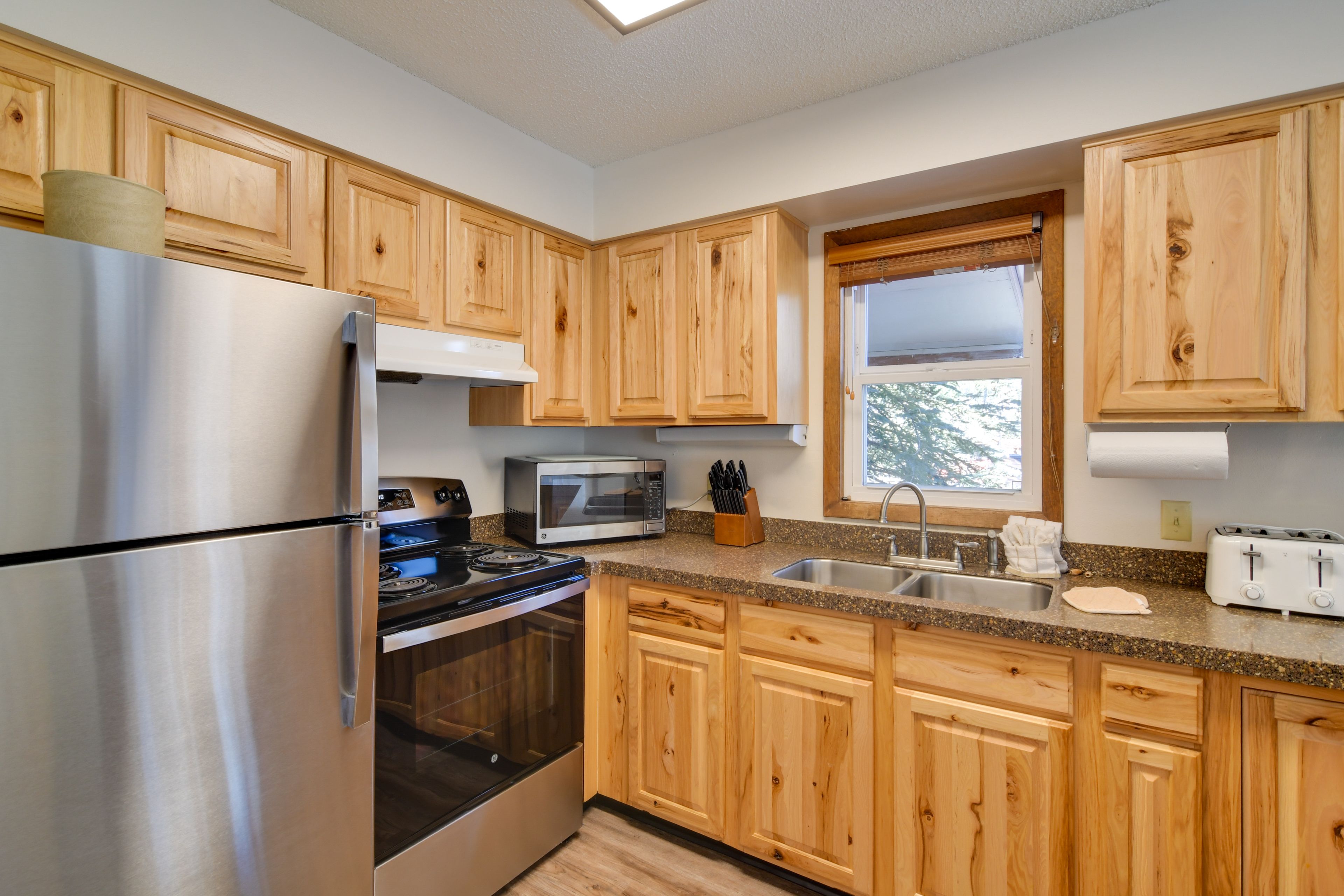 Kitchen | Main Level