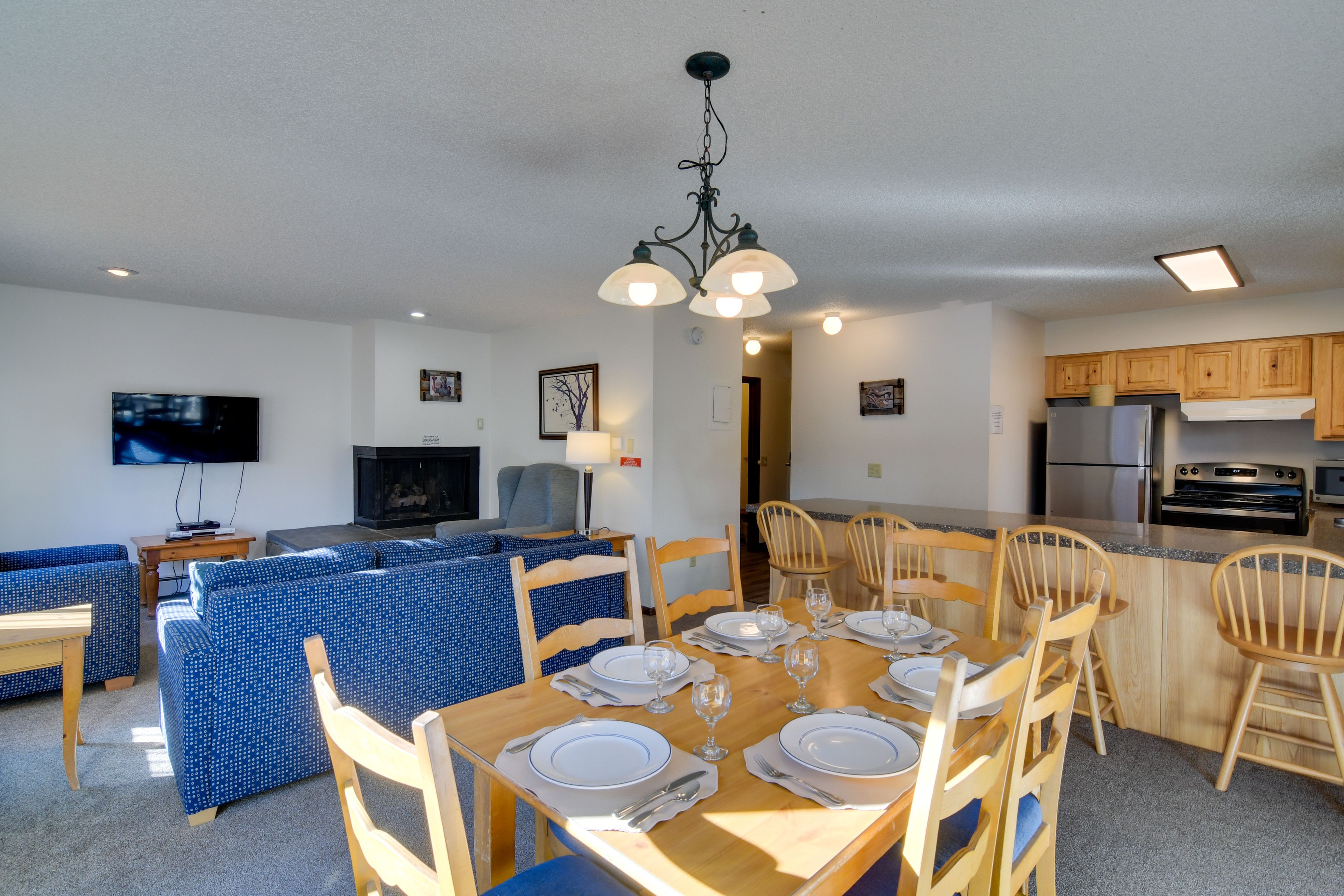 Dining Area | Main Level