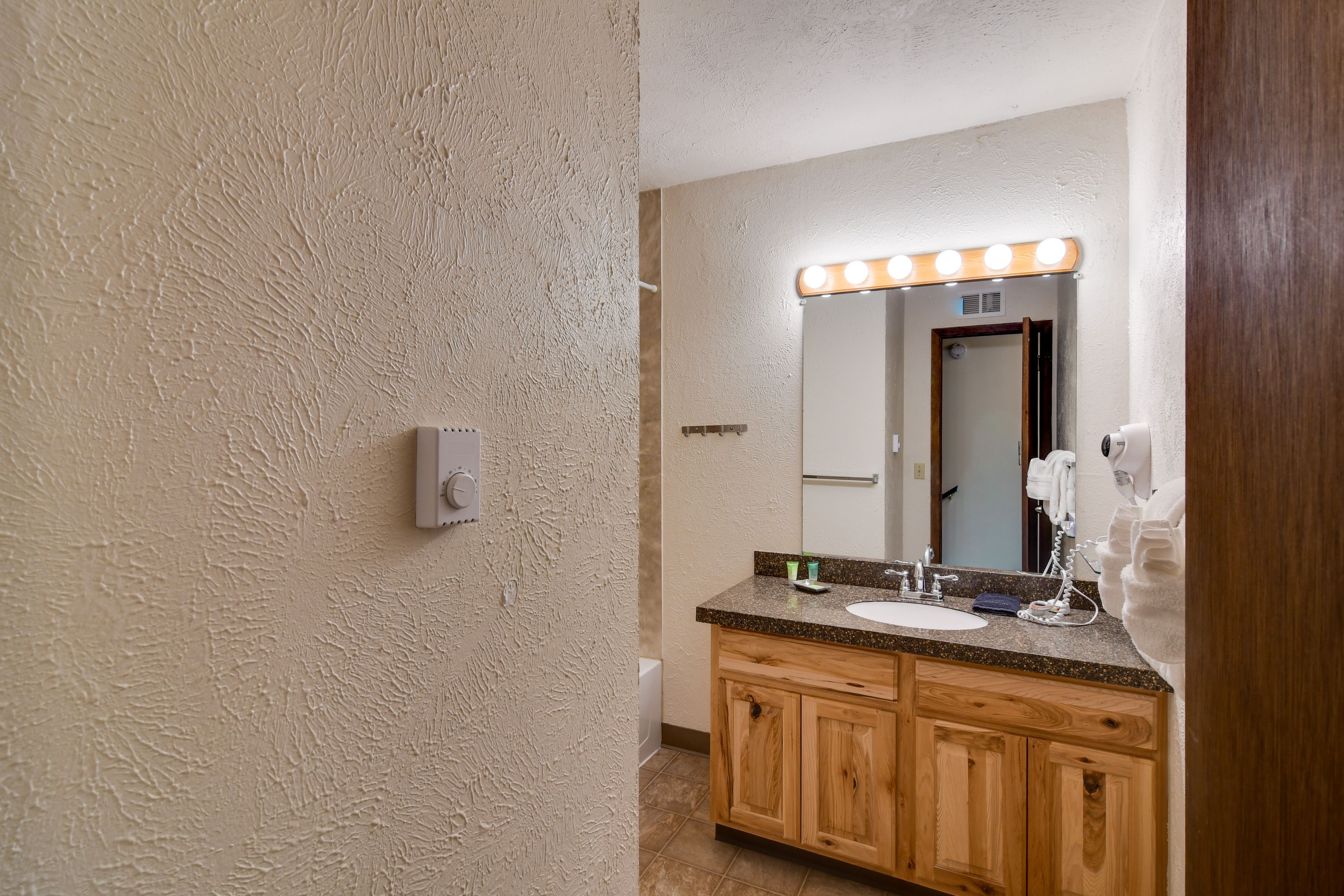 Full Bathroom | Upper Level