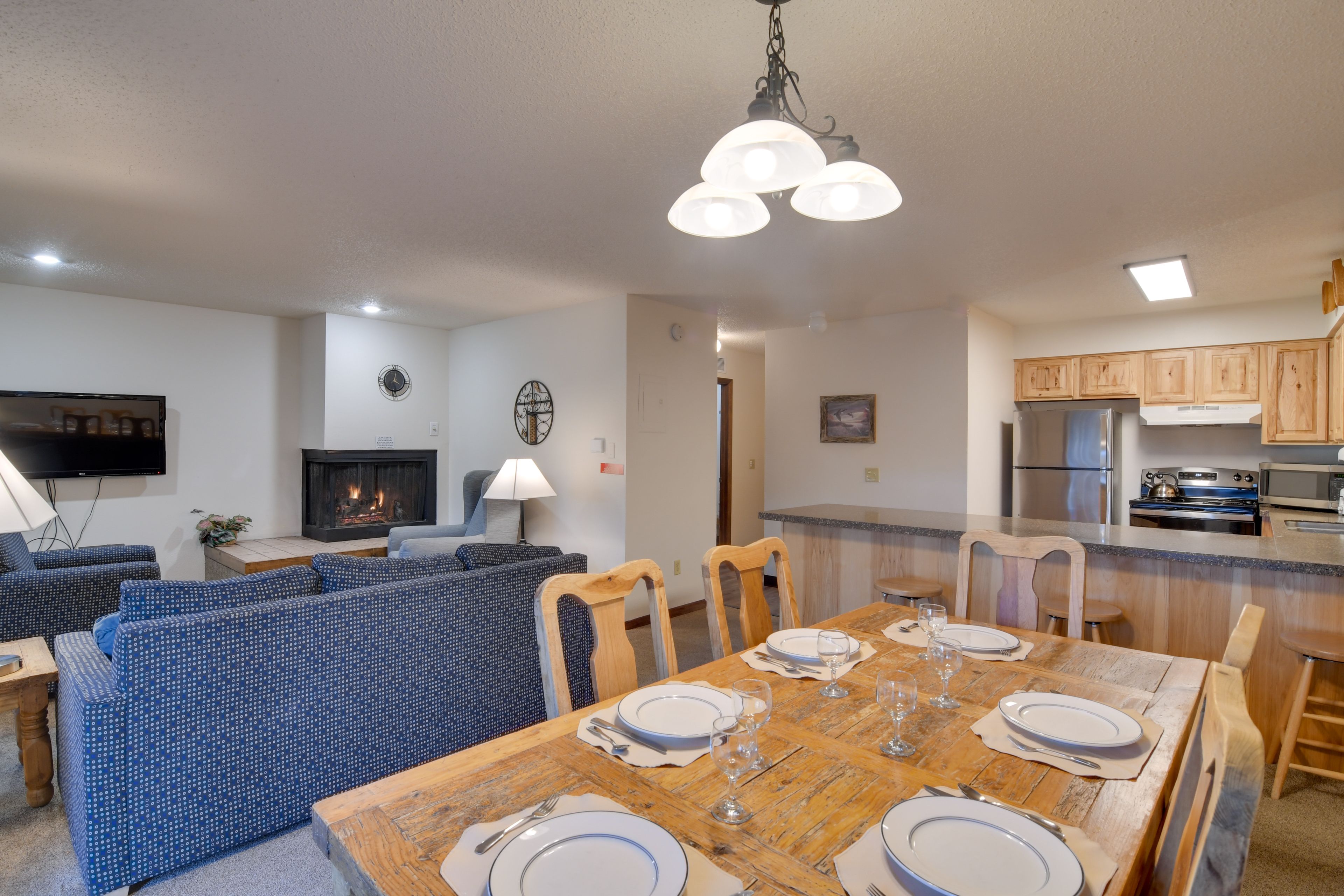 Dining Area | Main Level