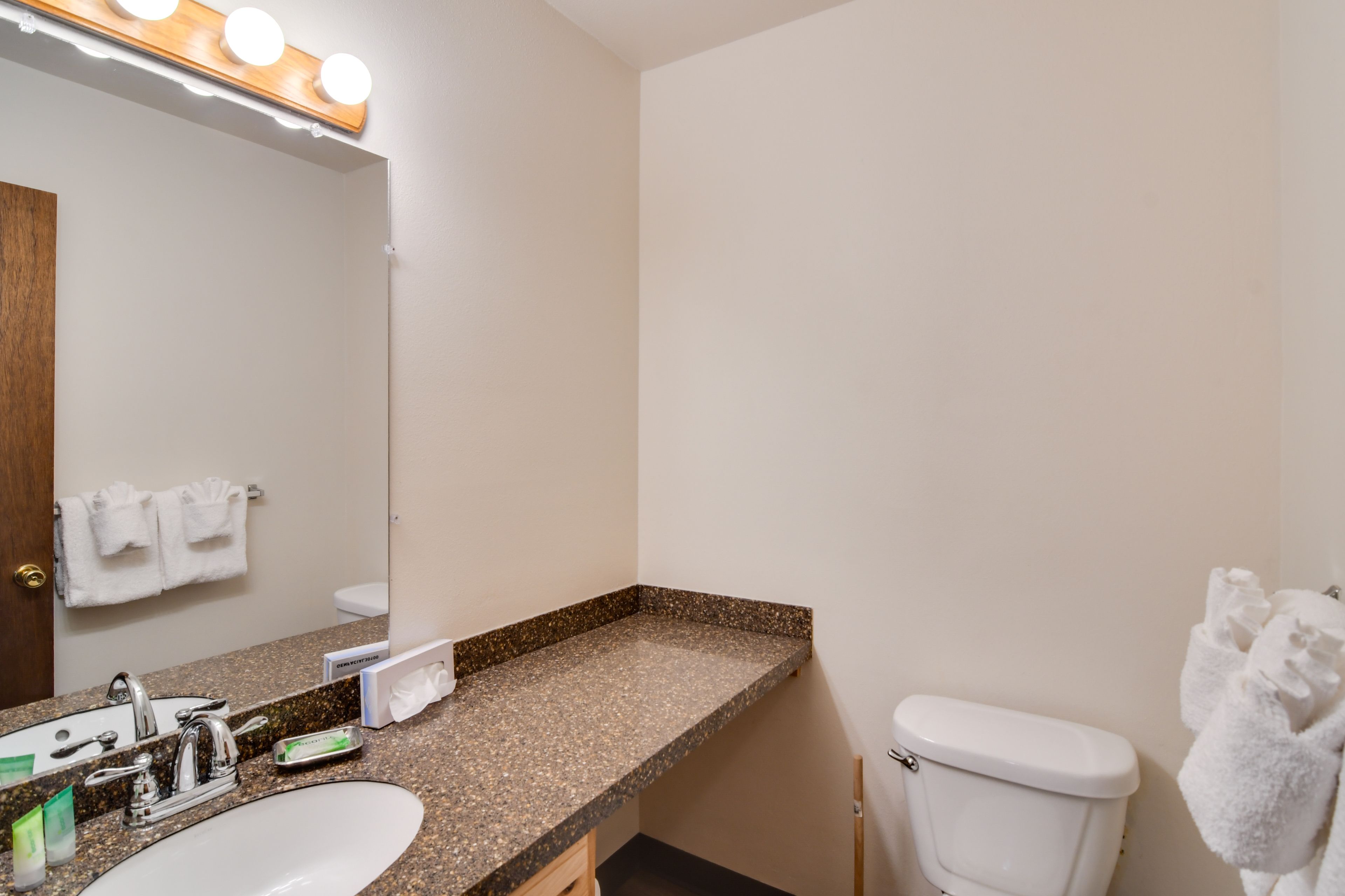 Full Bathroom | Upper Level