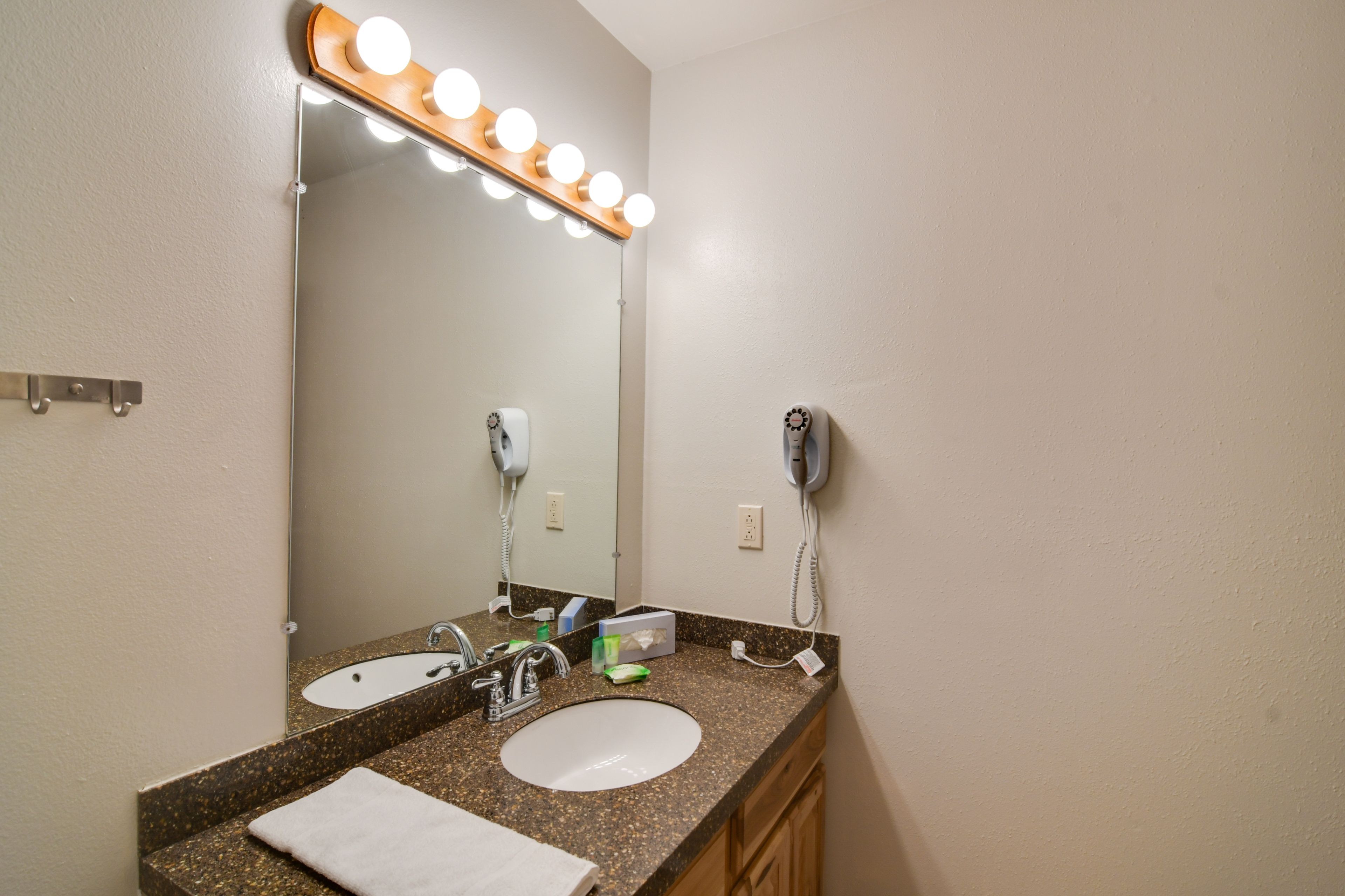 Full Bathroom | Upper Level