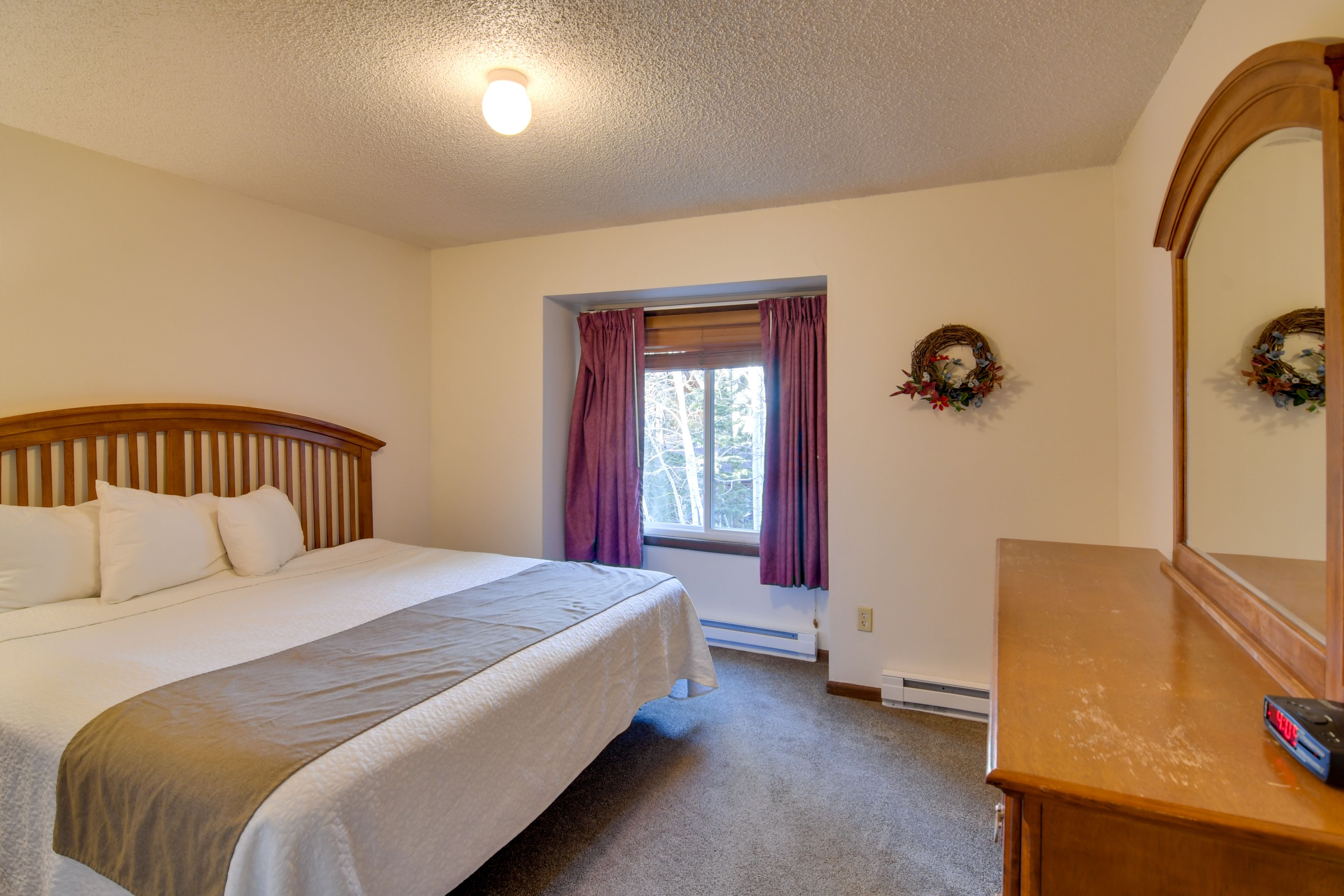 Bedroom 1 | Queen Bed | Upper Level