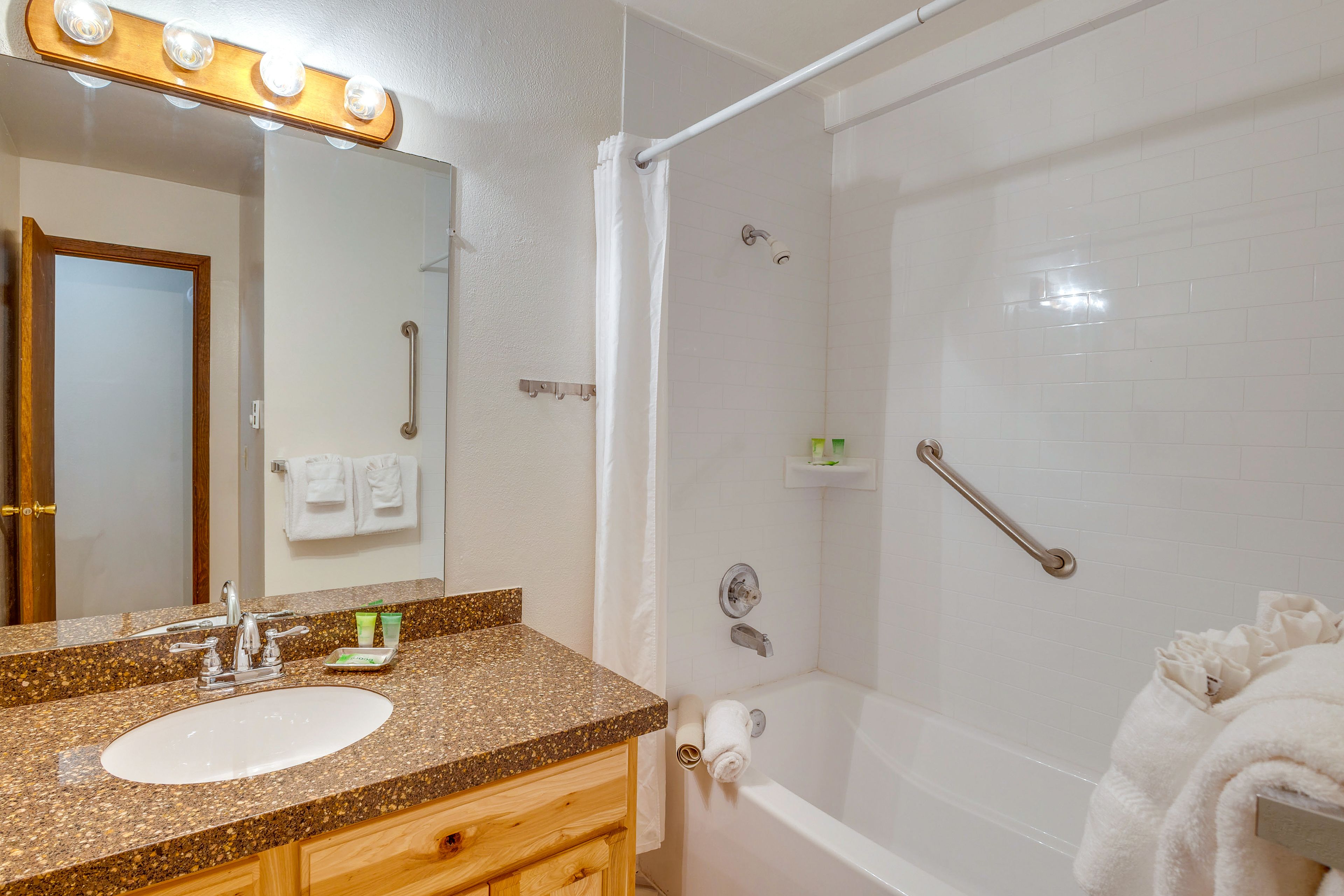 Full Bathroom | 2nd Floor