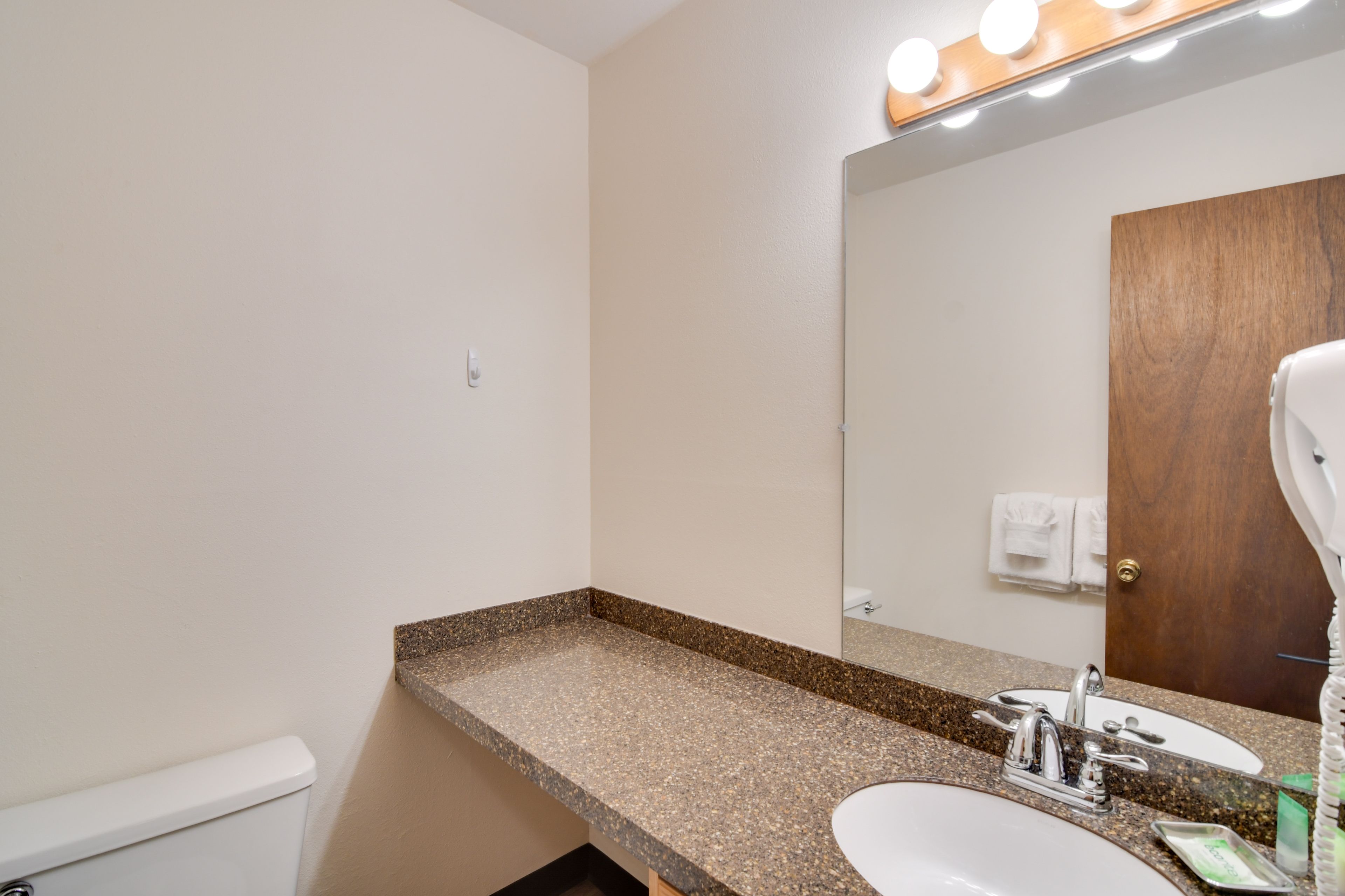 Full Bathroom | Upper Level