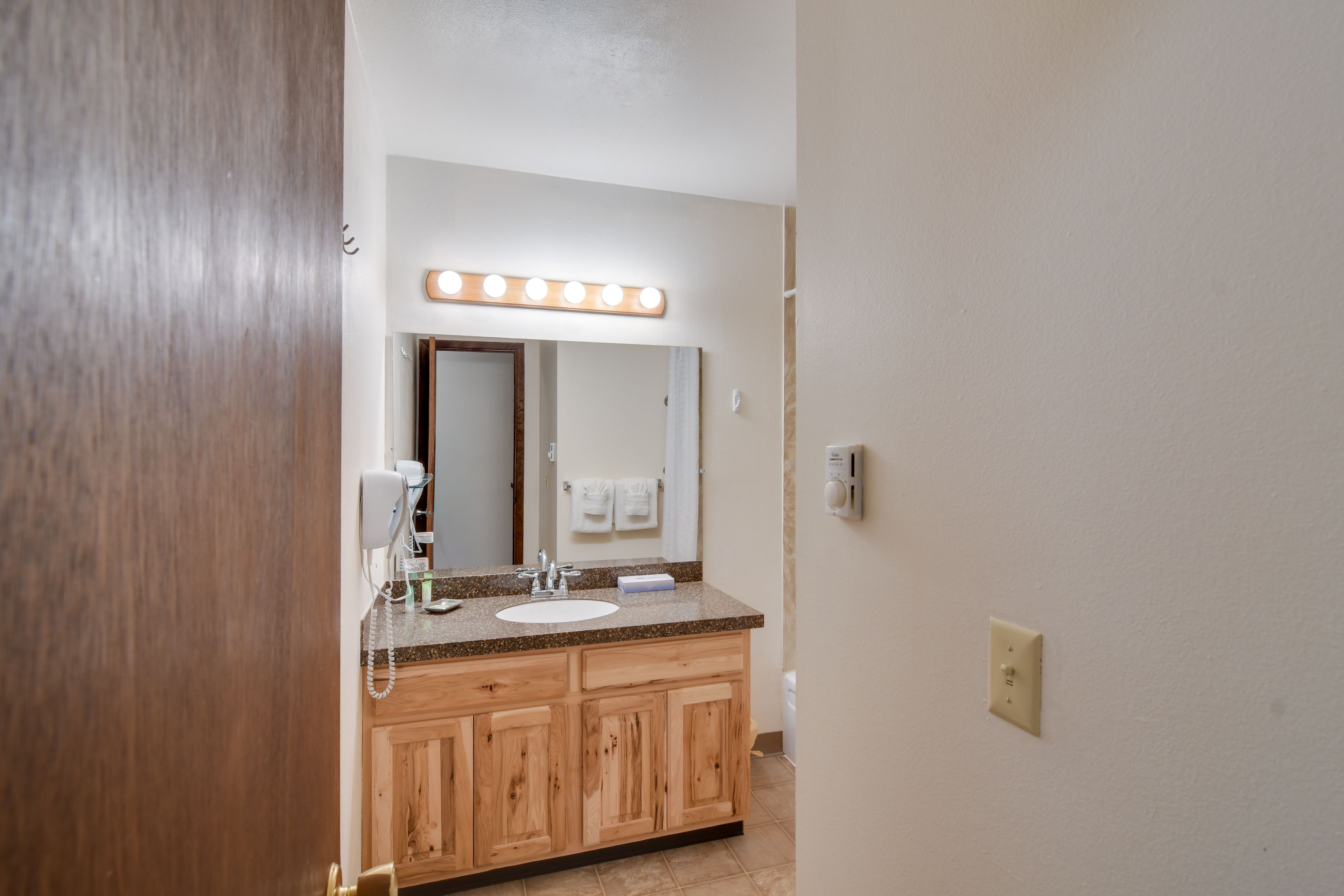 Full Bathroom | Upper Level