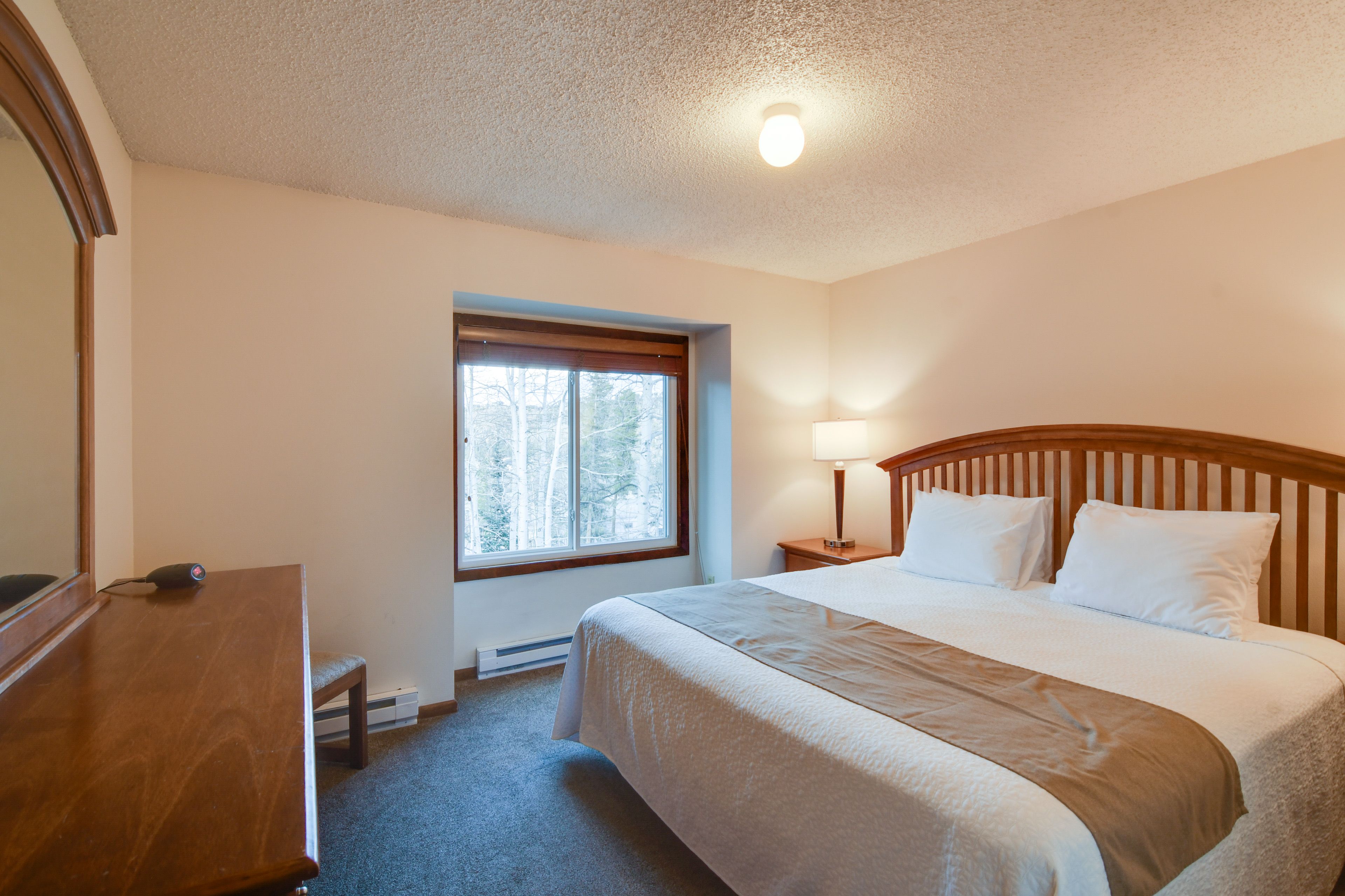 Bedroom 1 | Queen Bed | Upper Level