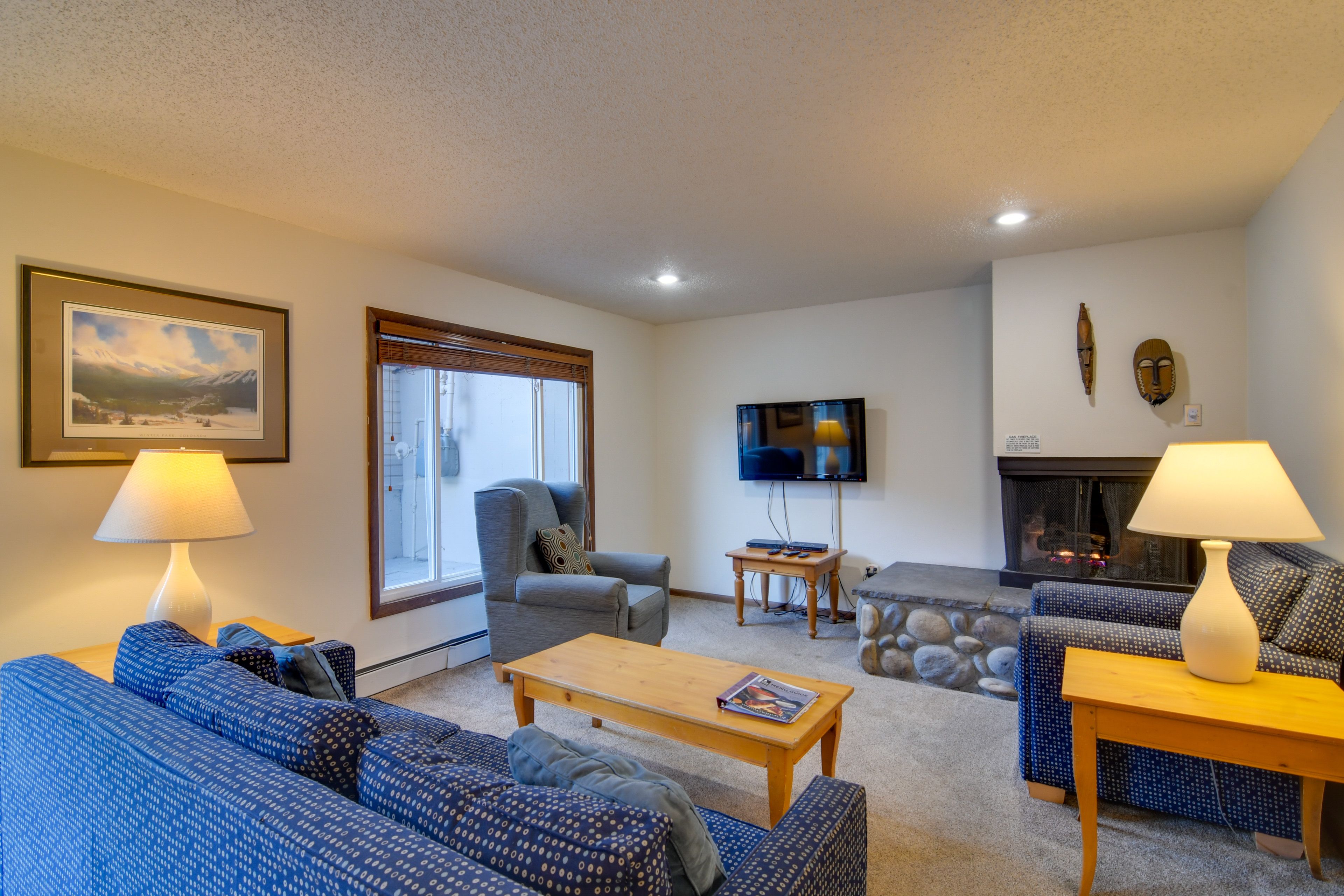 Living Room | 1st Floor | Queen Sleeper Sofa | Free WiFi | Smart TV