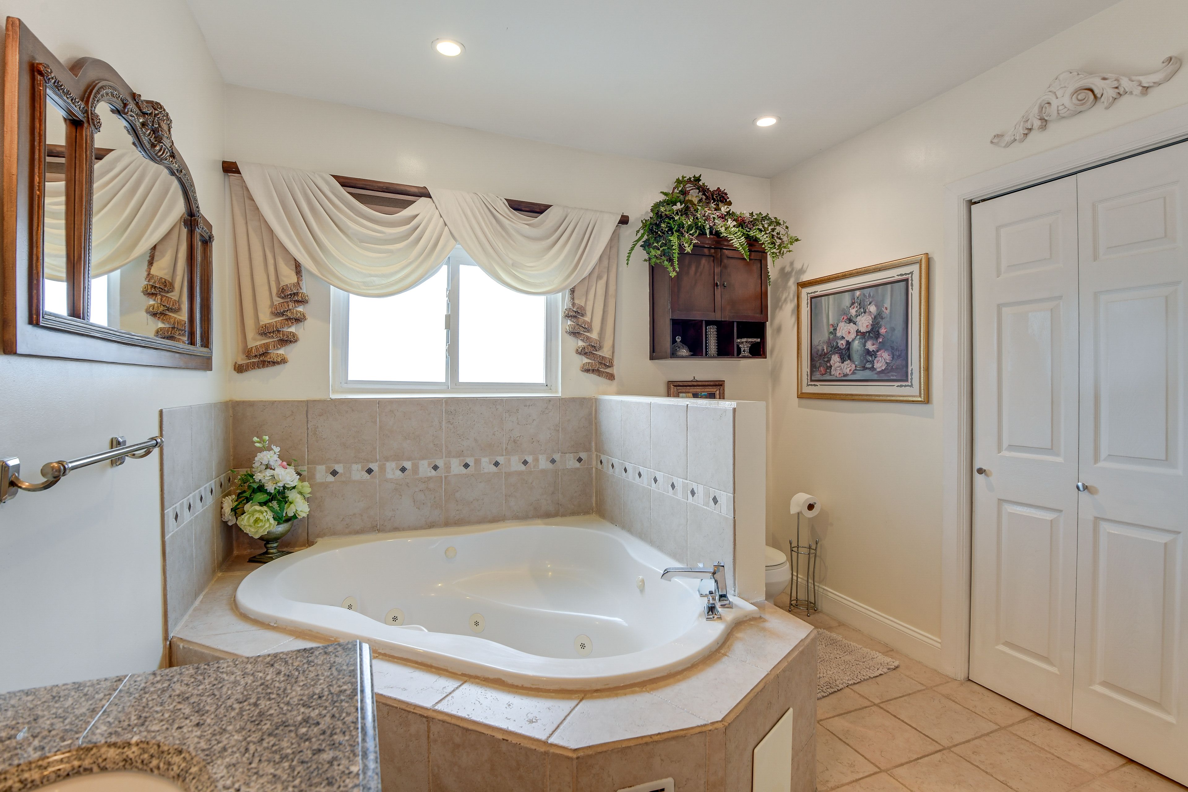 Full Bath | Towels Provided | 2nd Floor