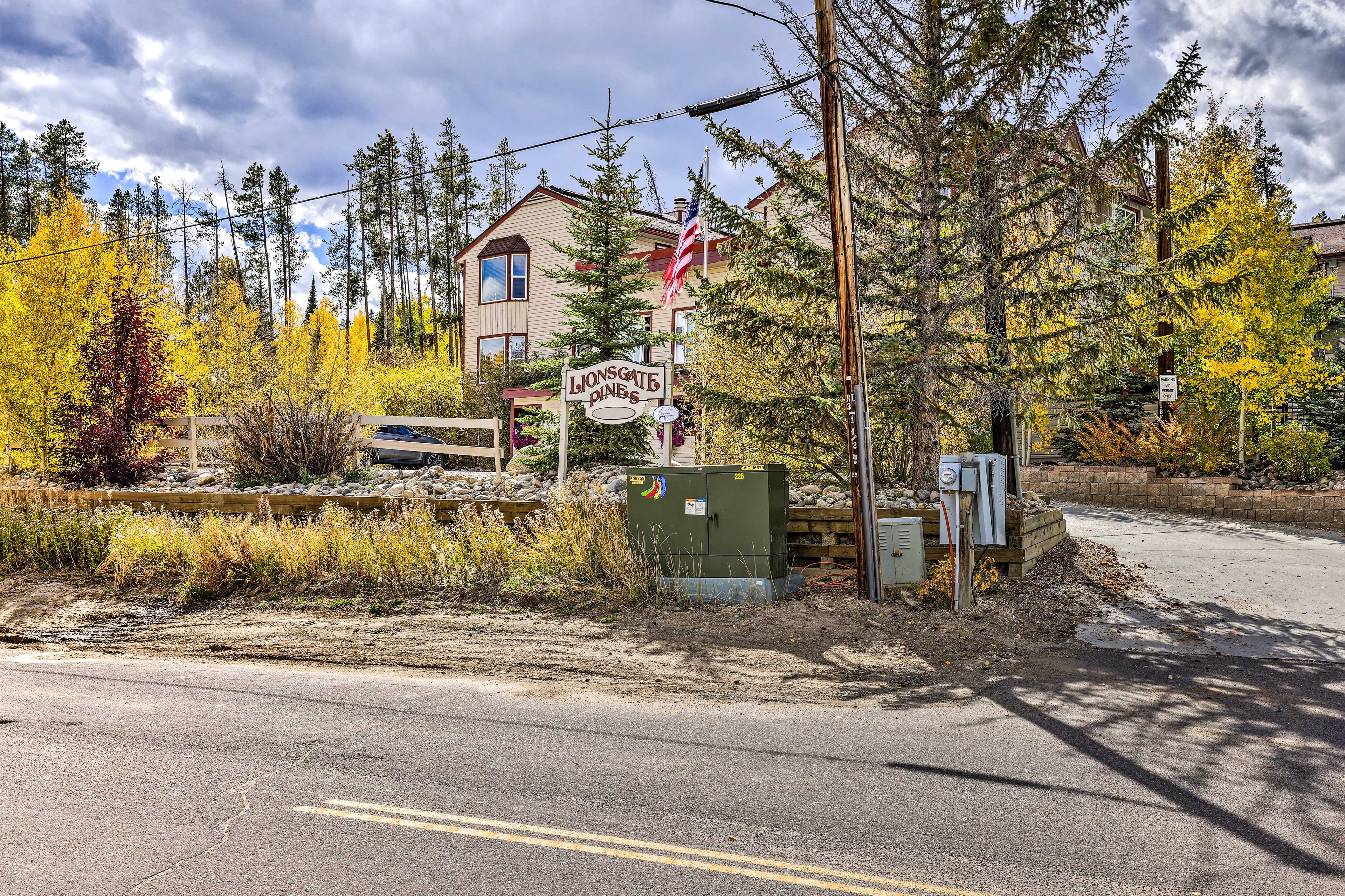 Parking | Large Community Lot (First-Come, First-Served)