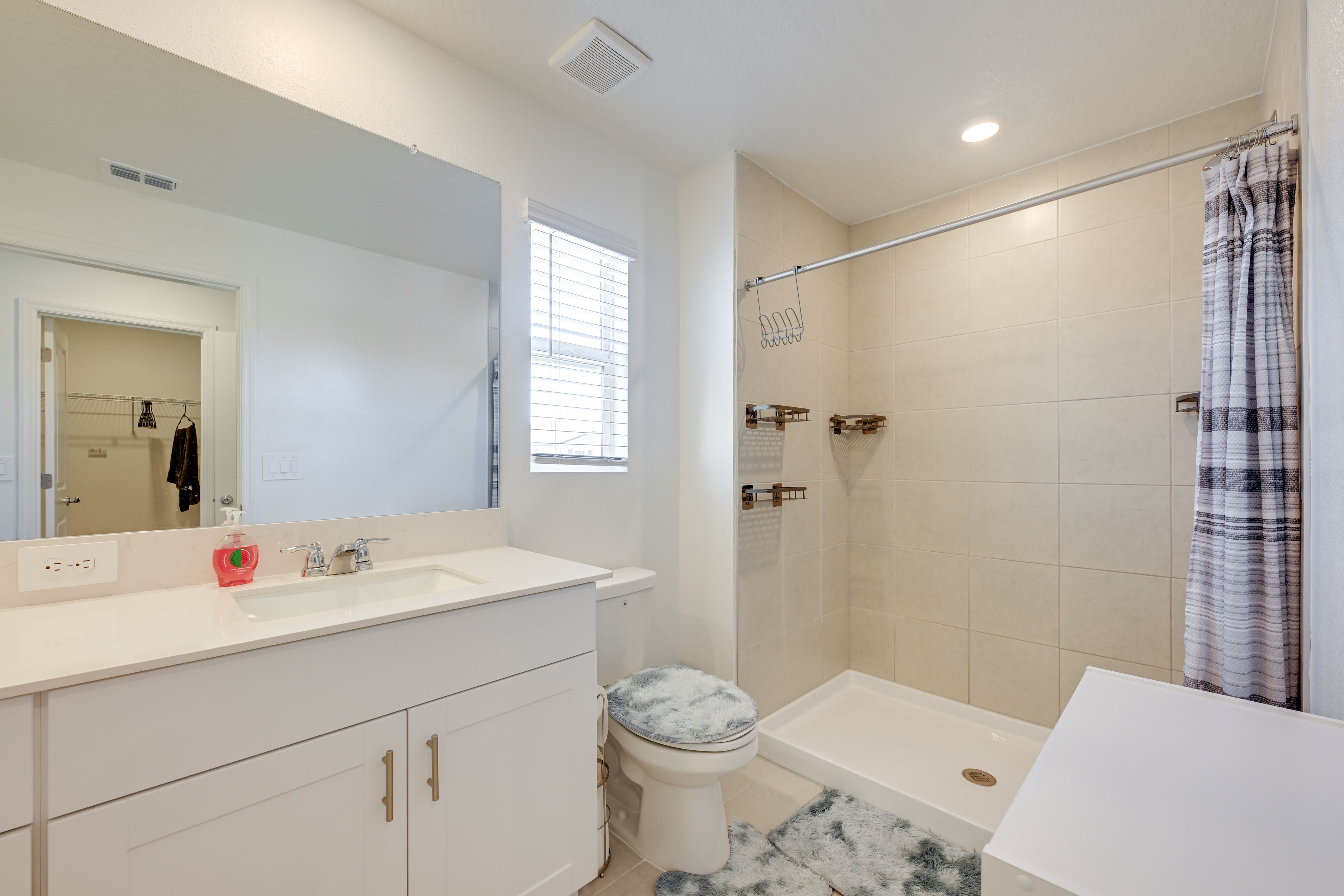 En-Suite Bathroom | 2nd Floor