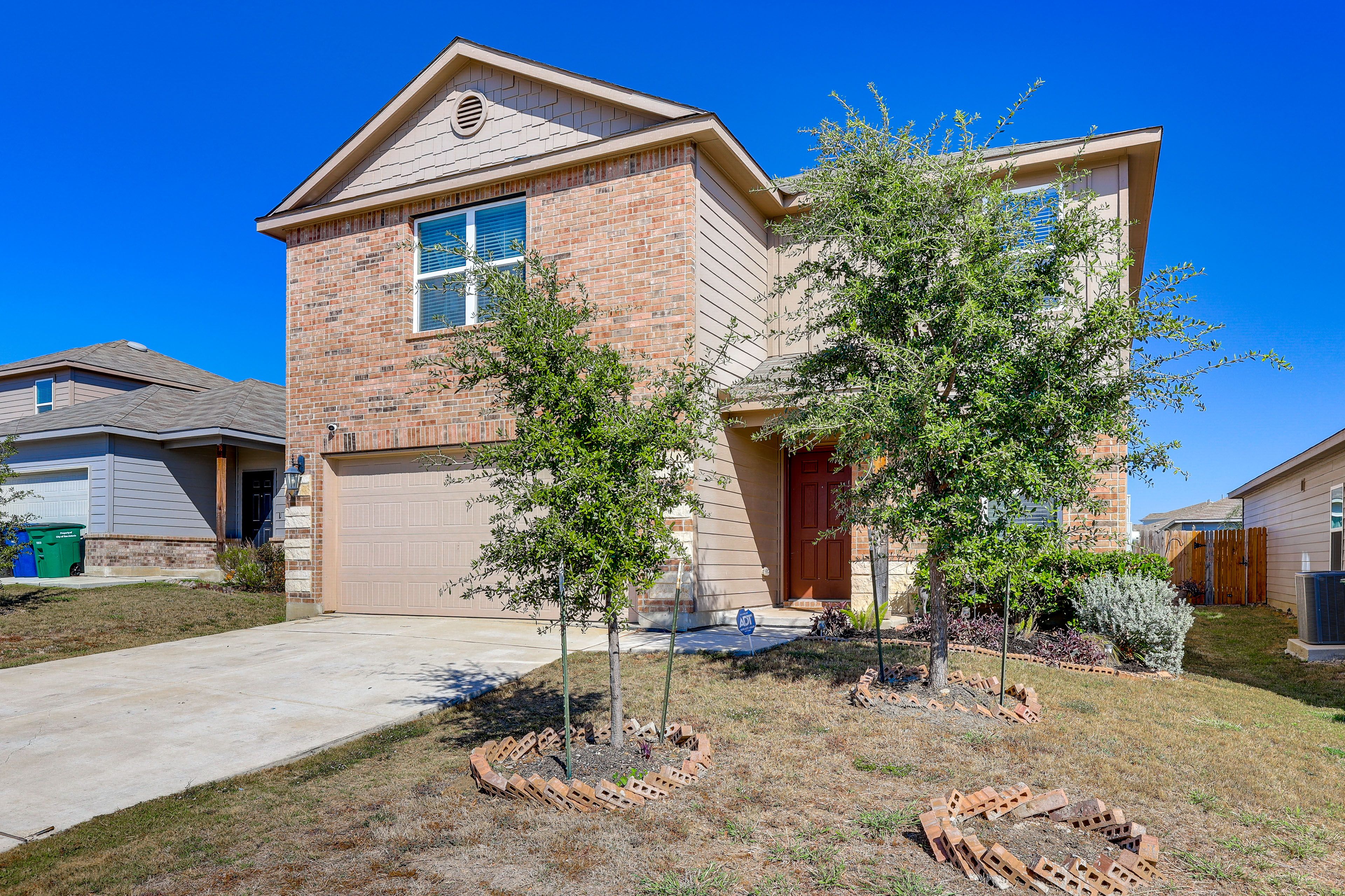 Parking | Driveway (4 Vehicles)