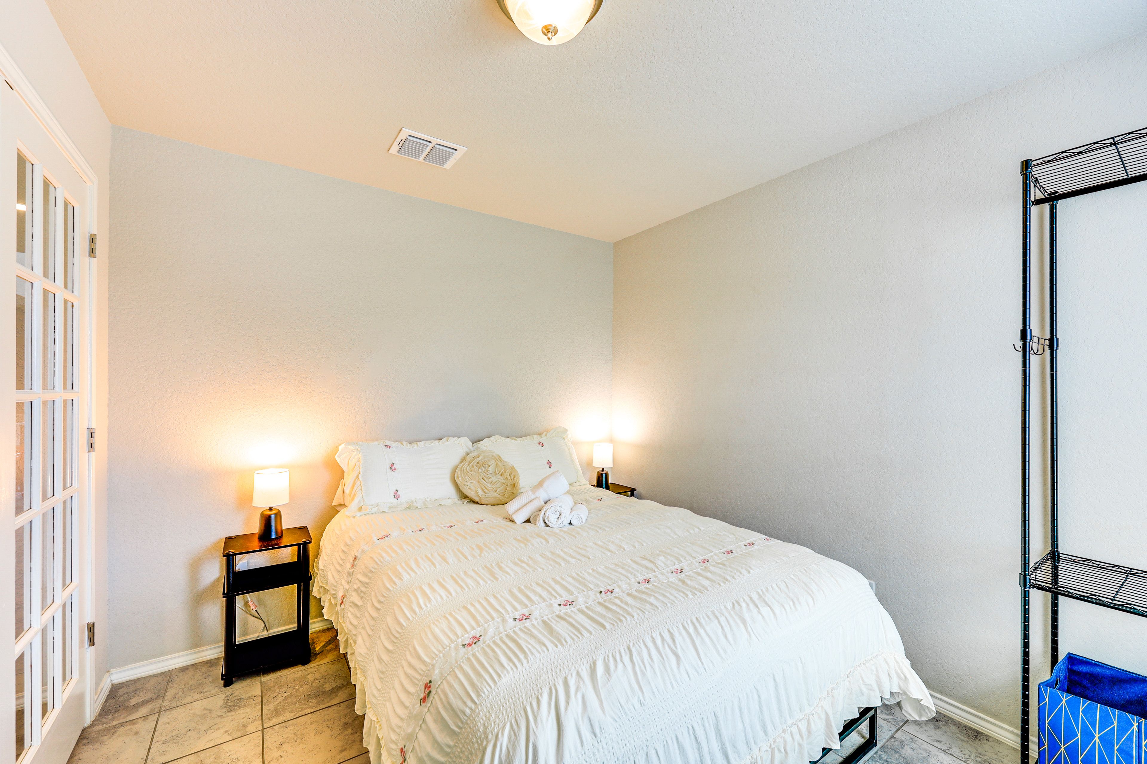 Bedroom 2 | Queen Bed | 1st Floor