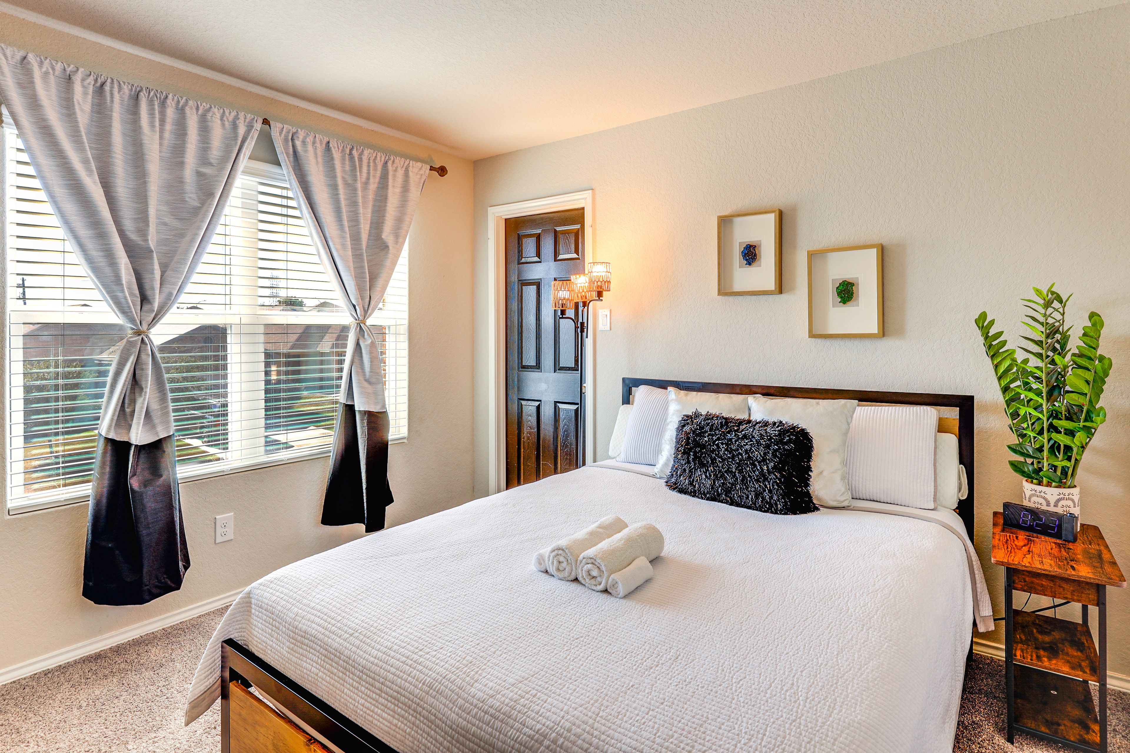 Bedroom 4 | Queen Bed | 2nd Floor