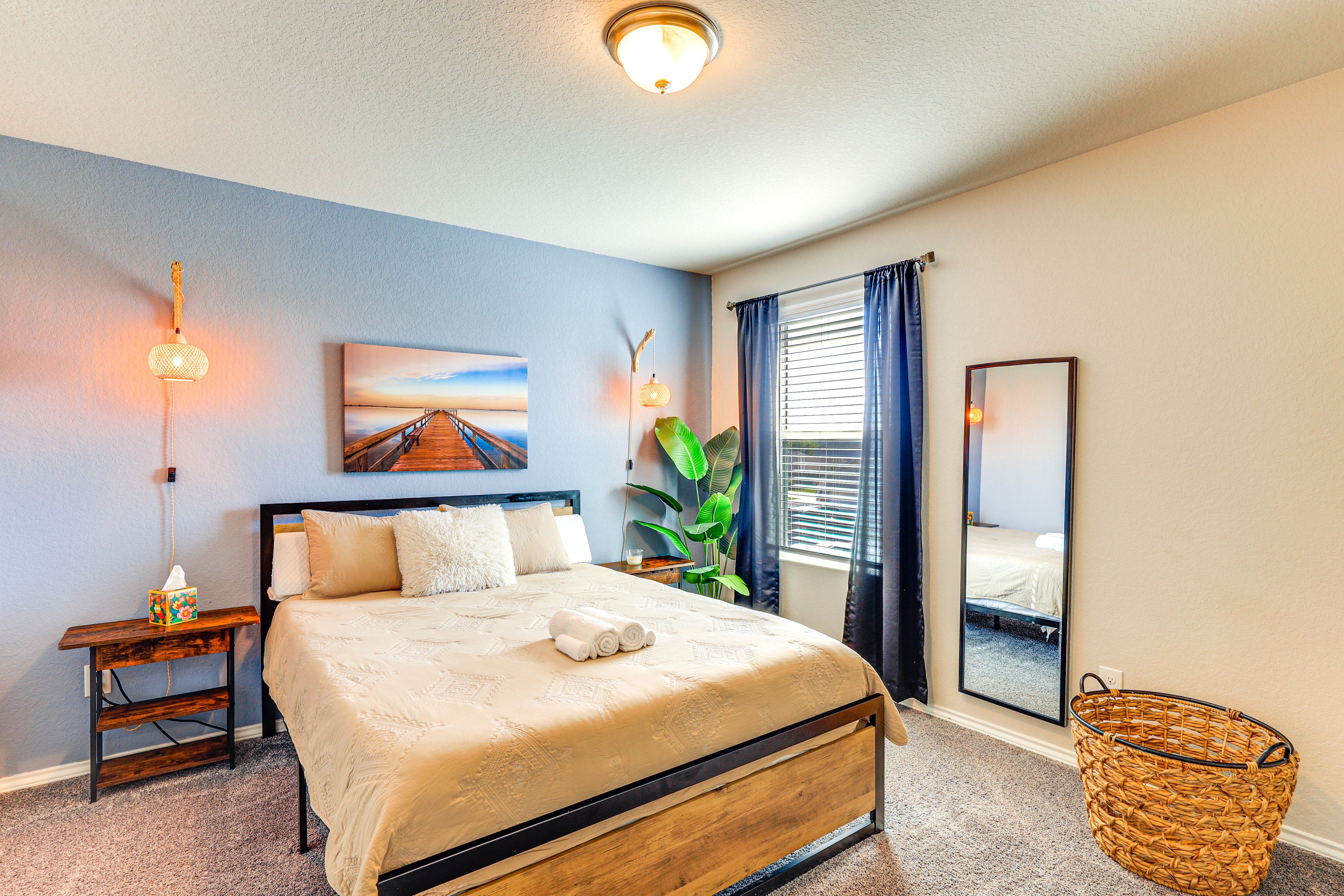 Bedroom 5 | Queen Bed | 2nd Floor