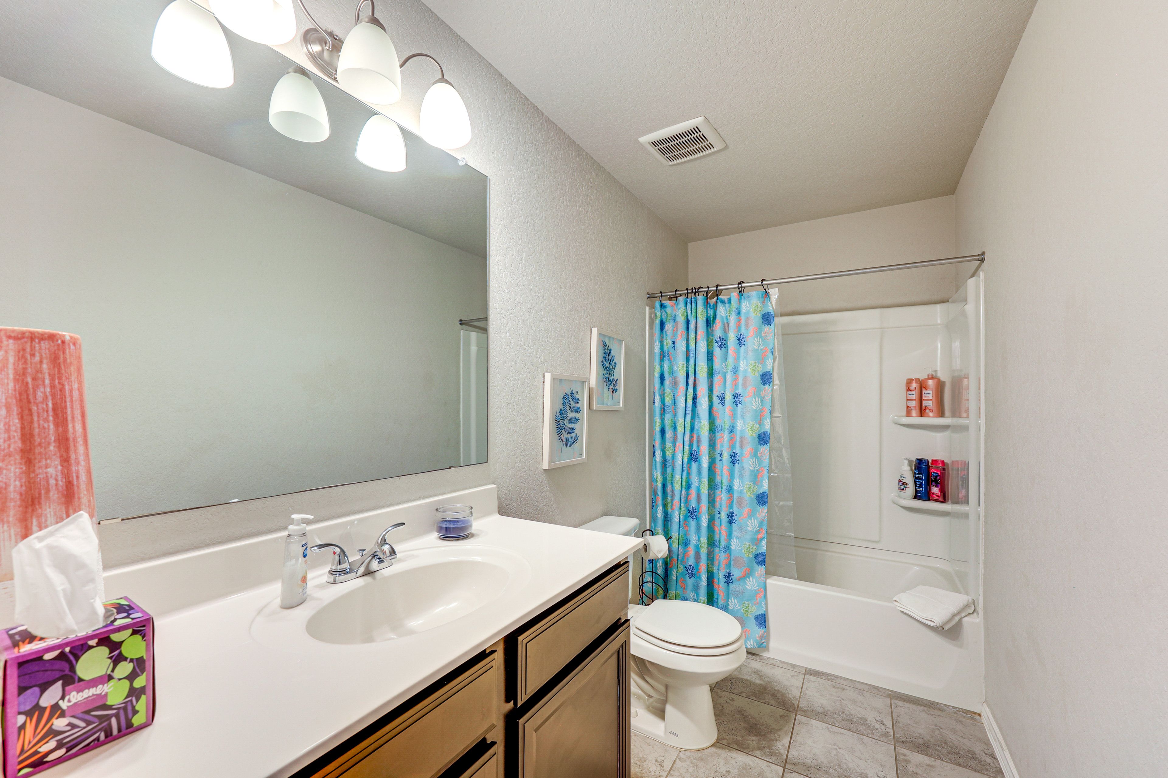Bathroom | Complimentary Toiletries | 2nd Floor
