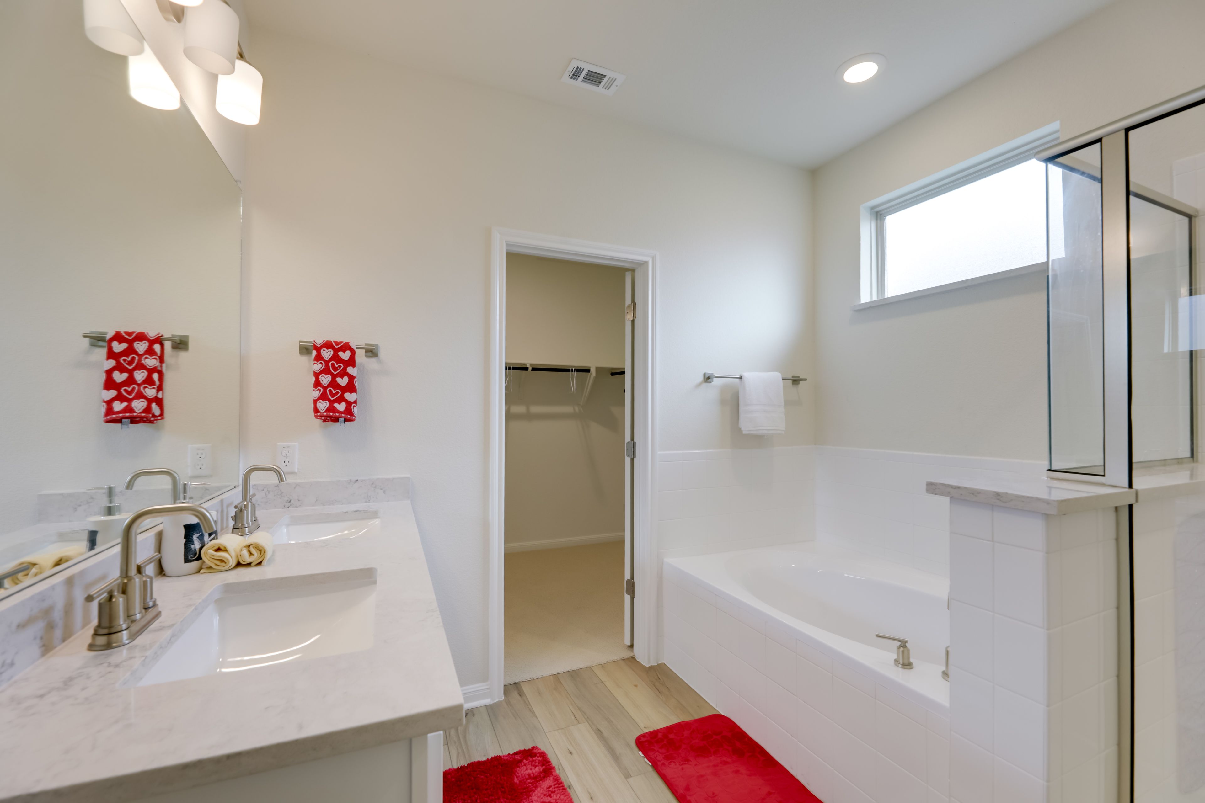 Full Bathroom | 2nd Floor