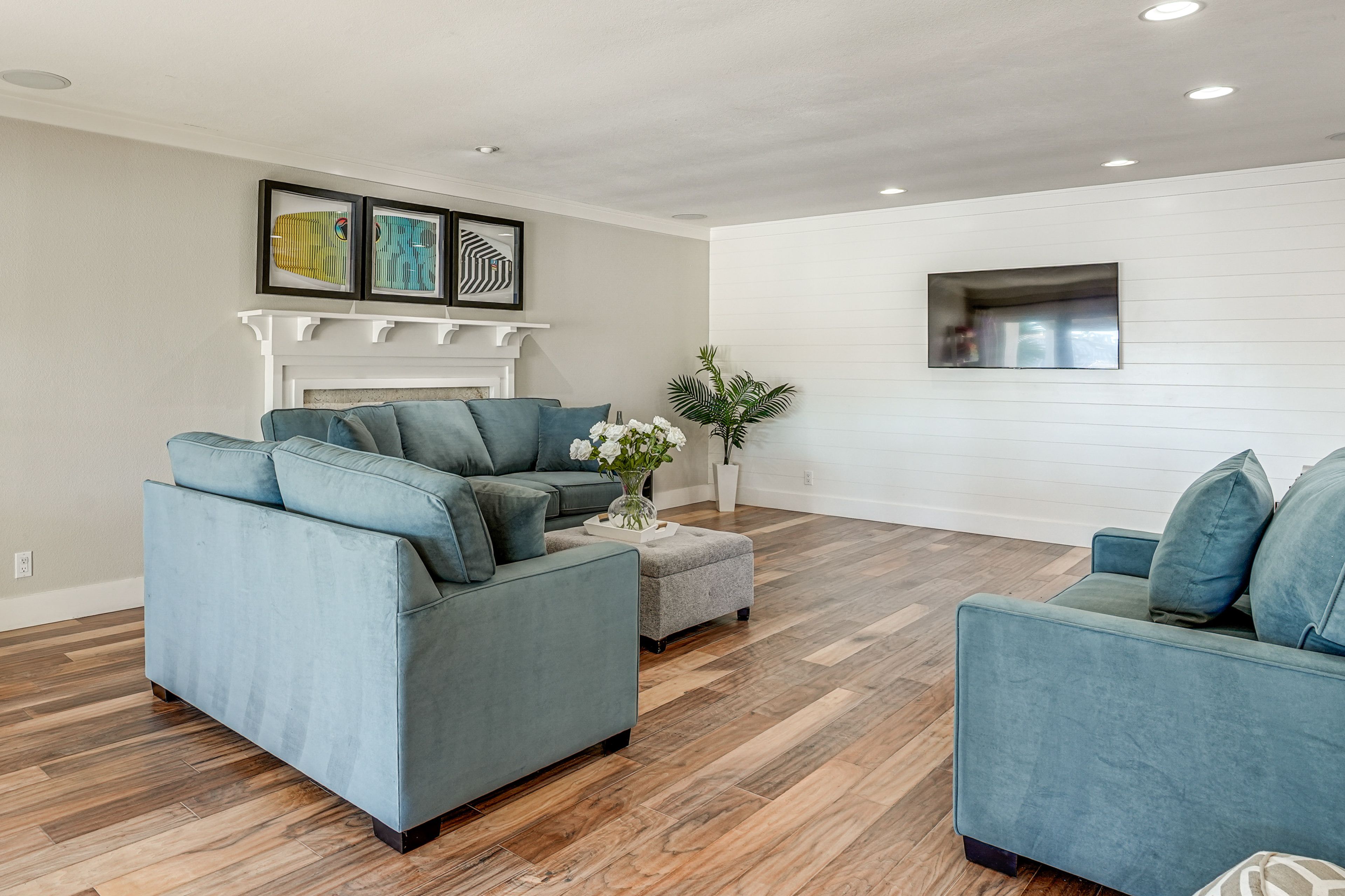 Living Room | Queen Sleeper Sofa | Twin Sleeper Sofa | Free WiFi