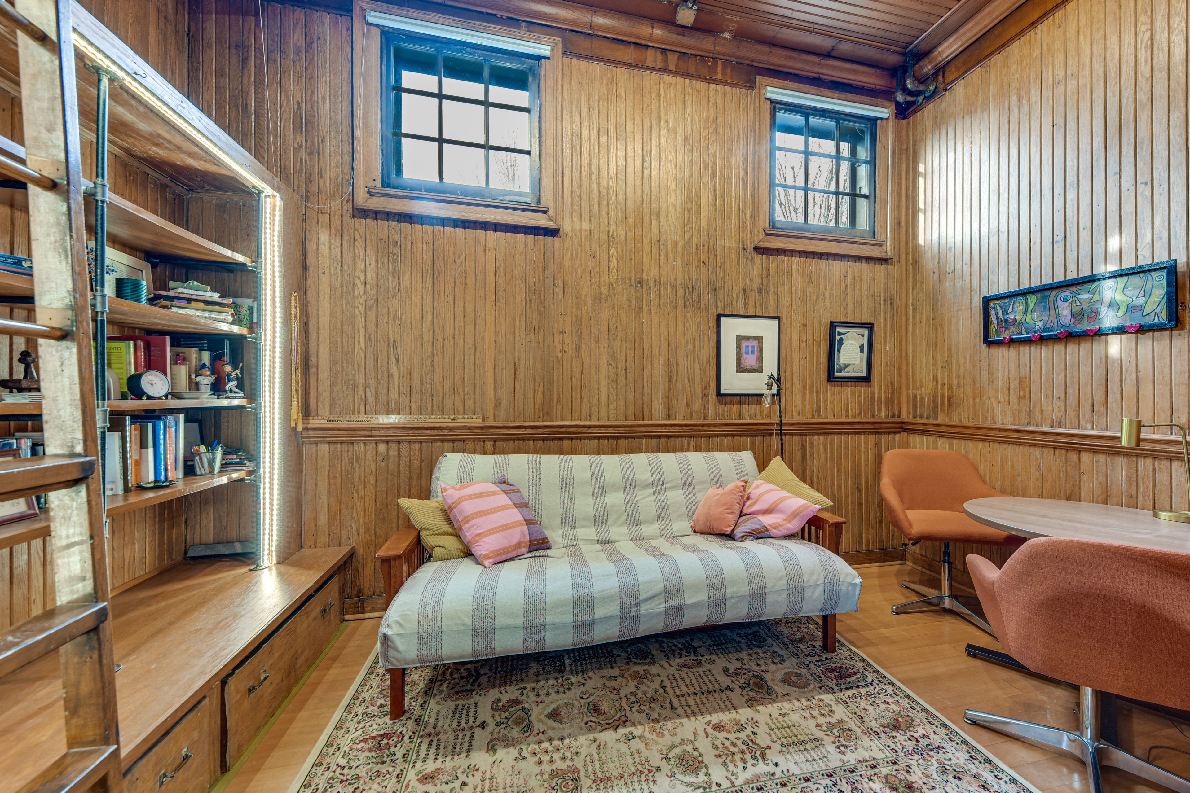 Library | Queen Futon