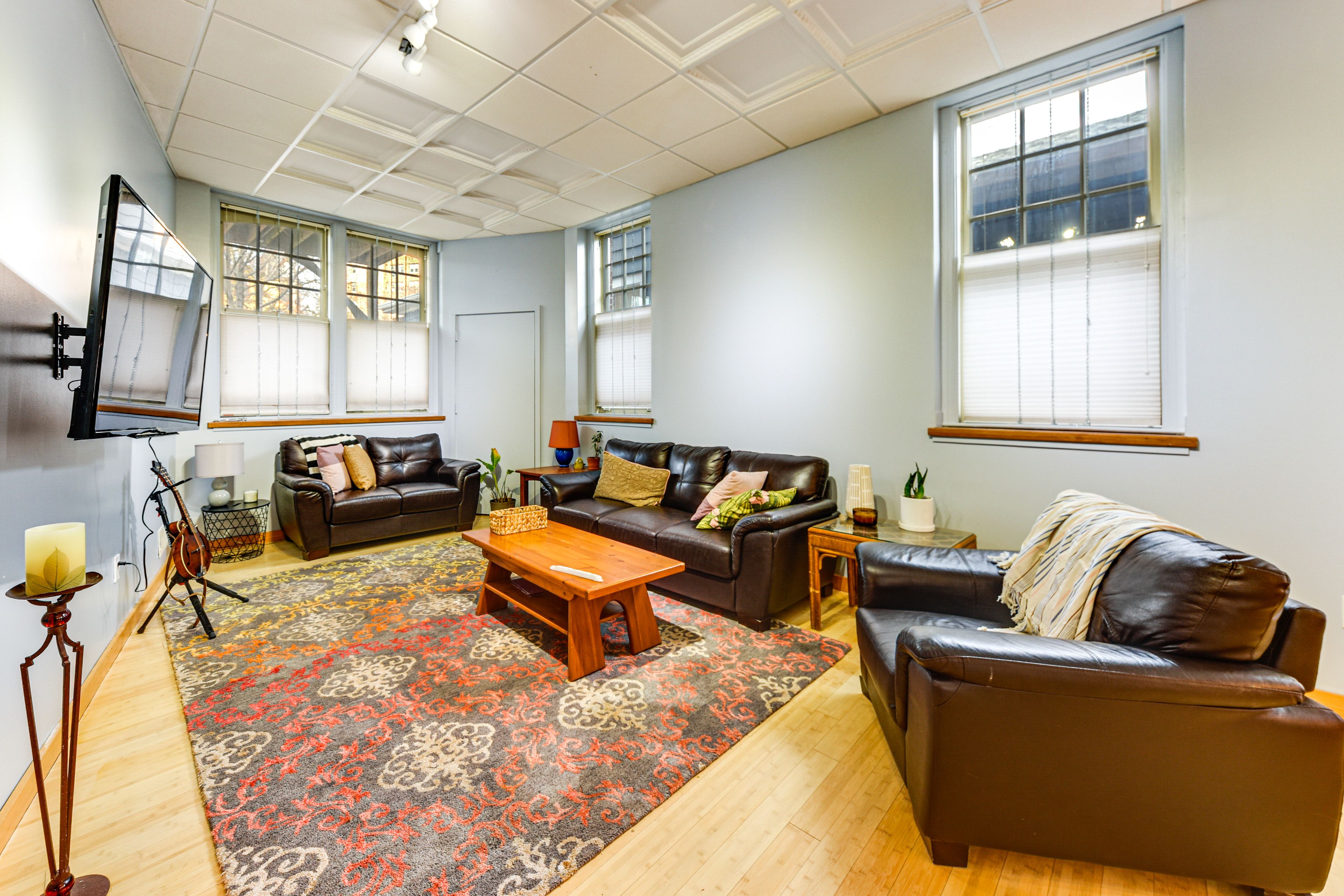 Milwaukee Vacation Rental | 2BR | 2BA | 1 Step to Enter | 2,343 Sq Ft