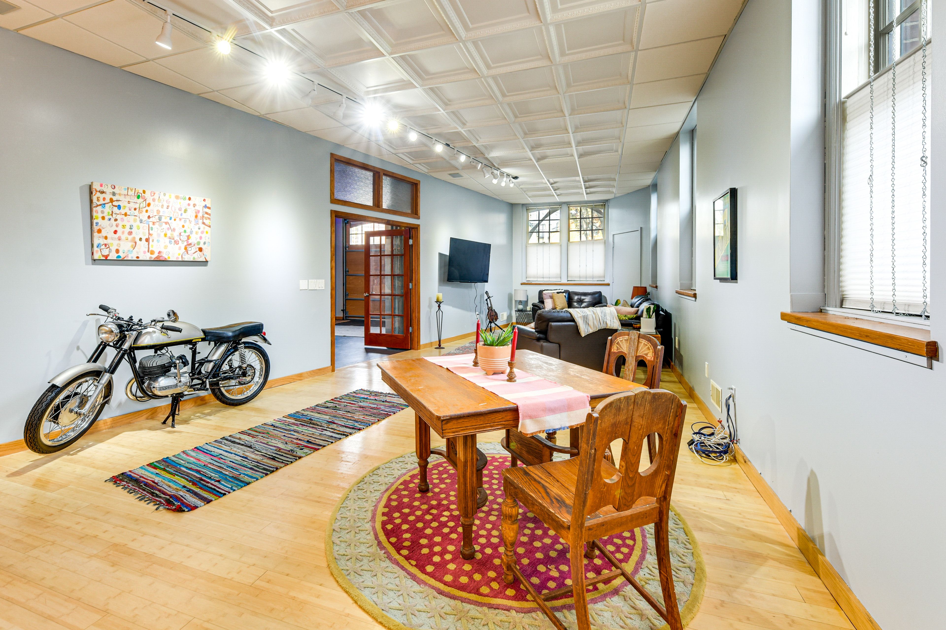 Dining Table | Dishware/Flatware