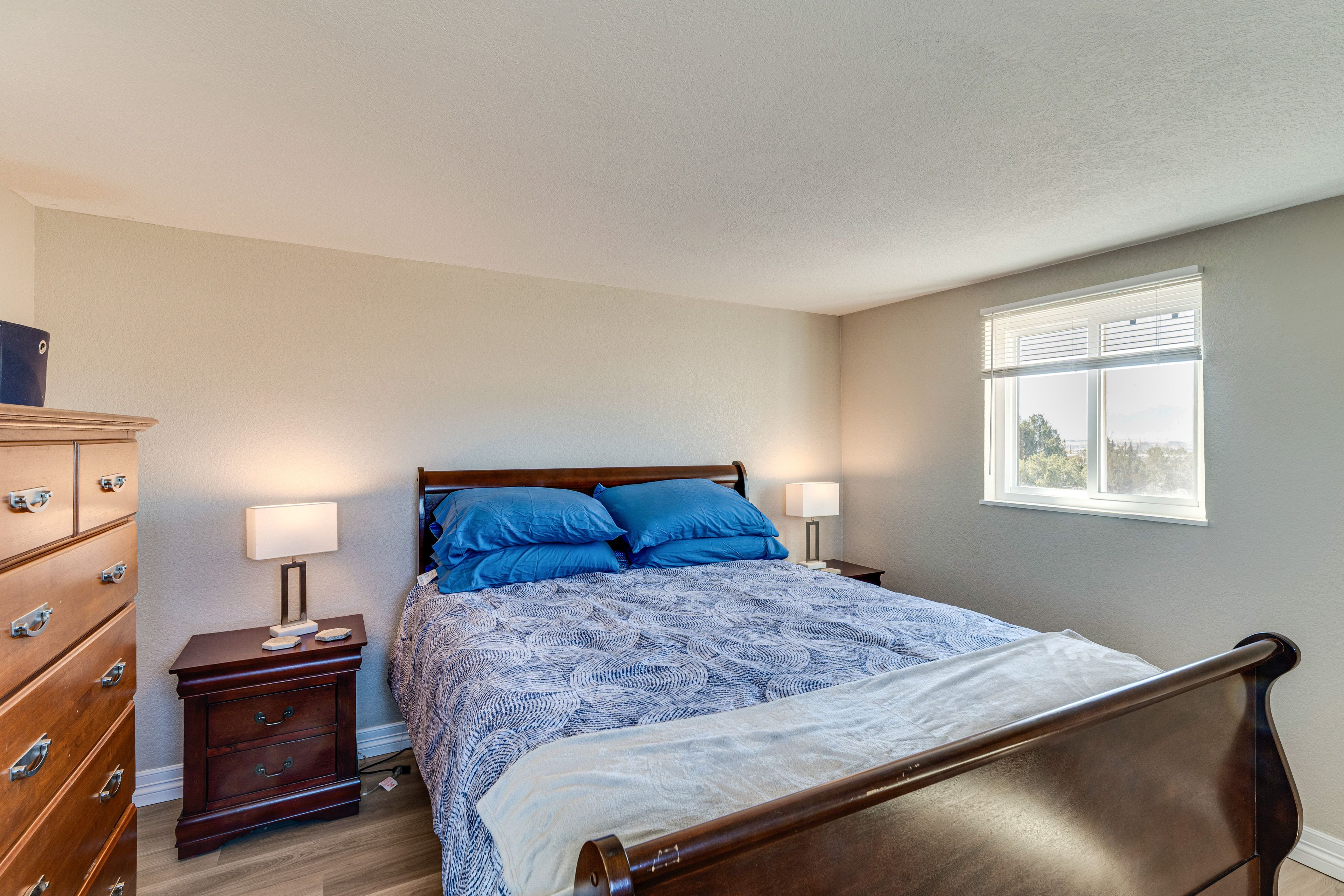 Bedroom 3 | Queen Bed