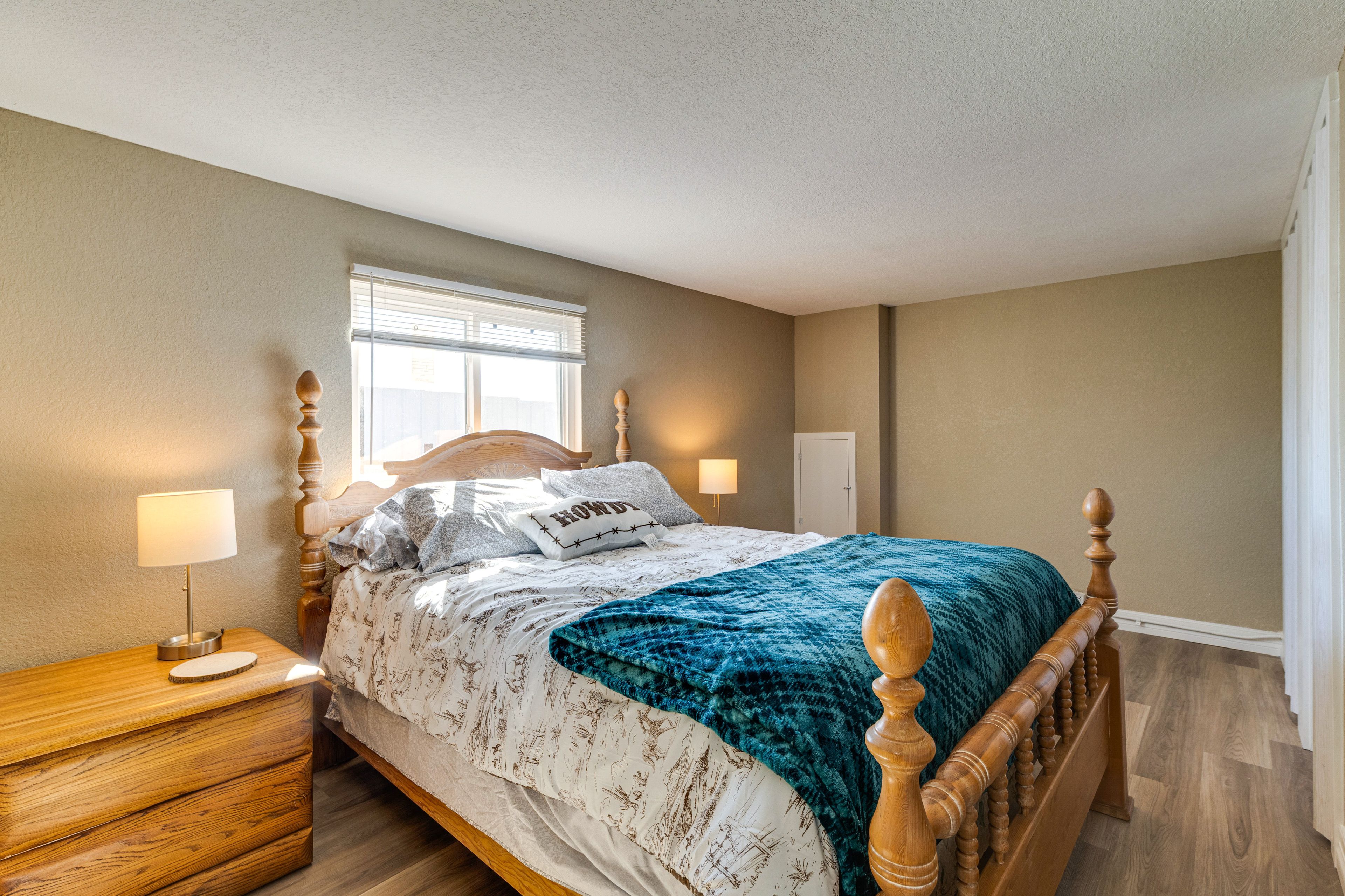 Bedroom 4 | Queen Bed