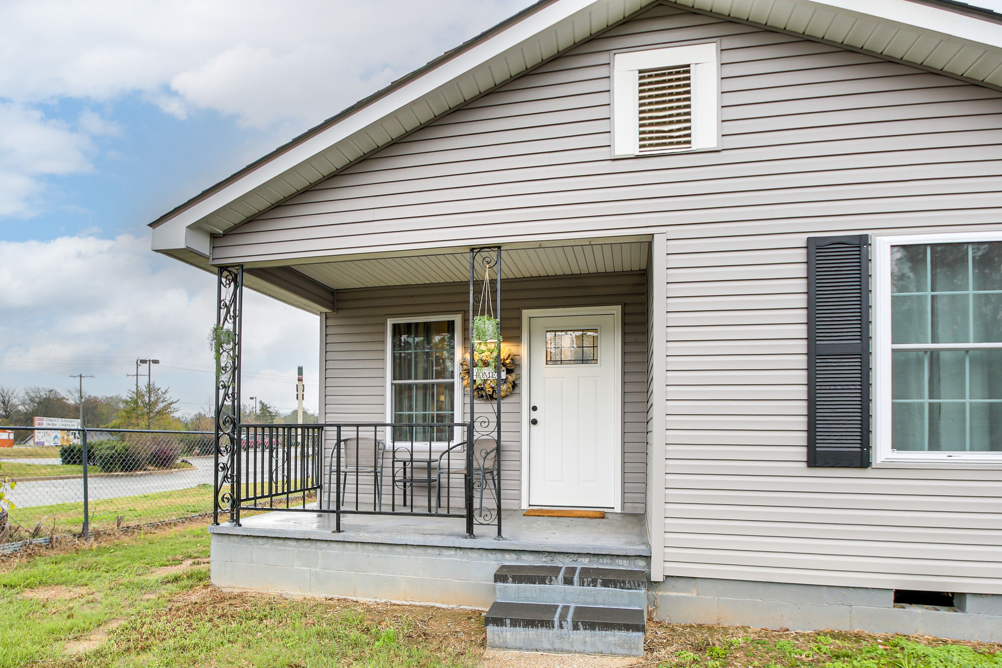 Exterior | Parking | Grass Parking (2 Vehicles) | Boat/Truck Parking Allowed