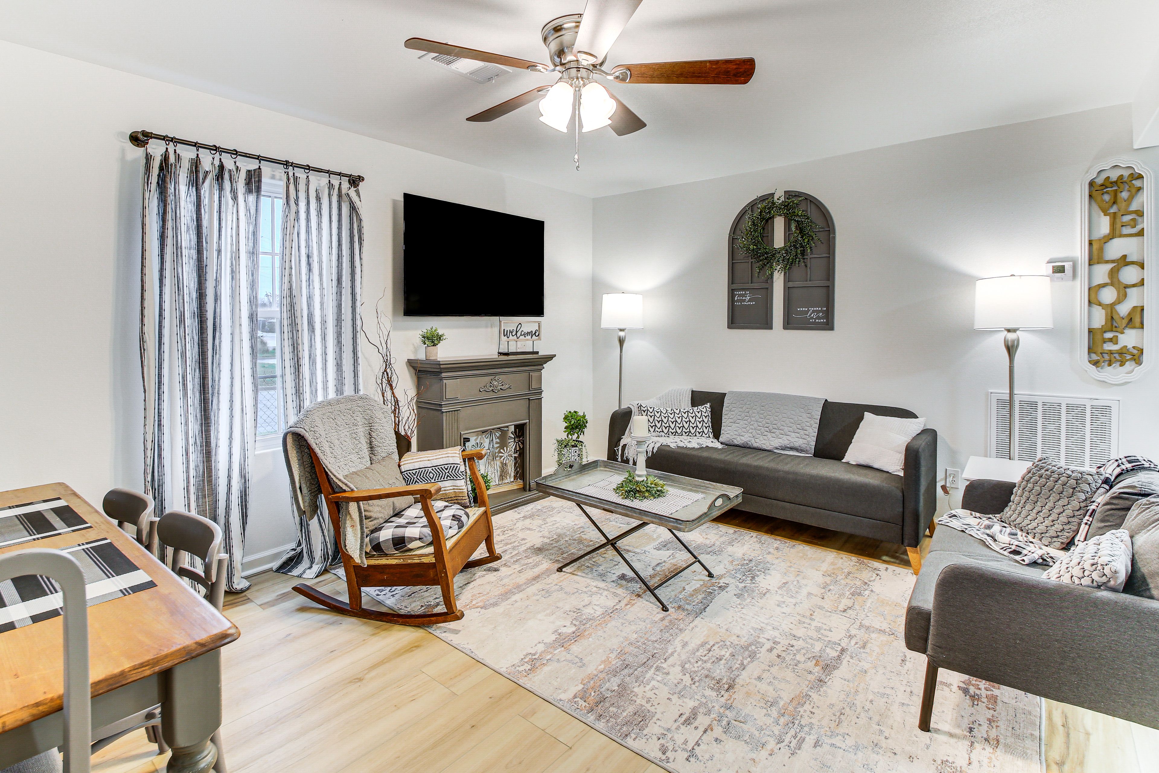 Living Room | Free WiFi | Smart TV