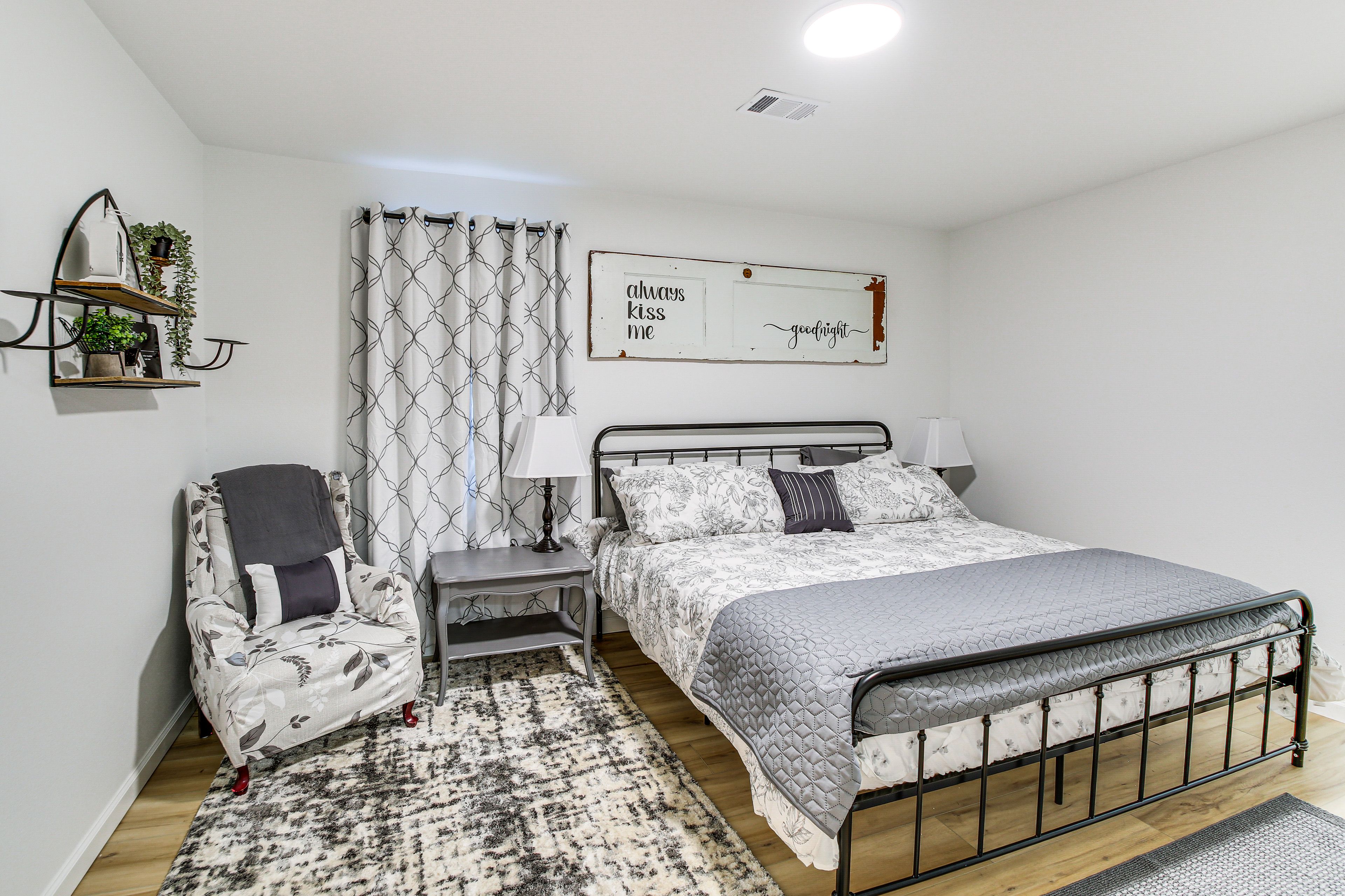 Bedroom 2 | King Bed