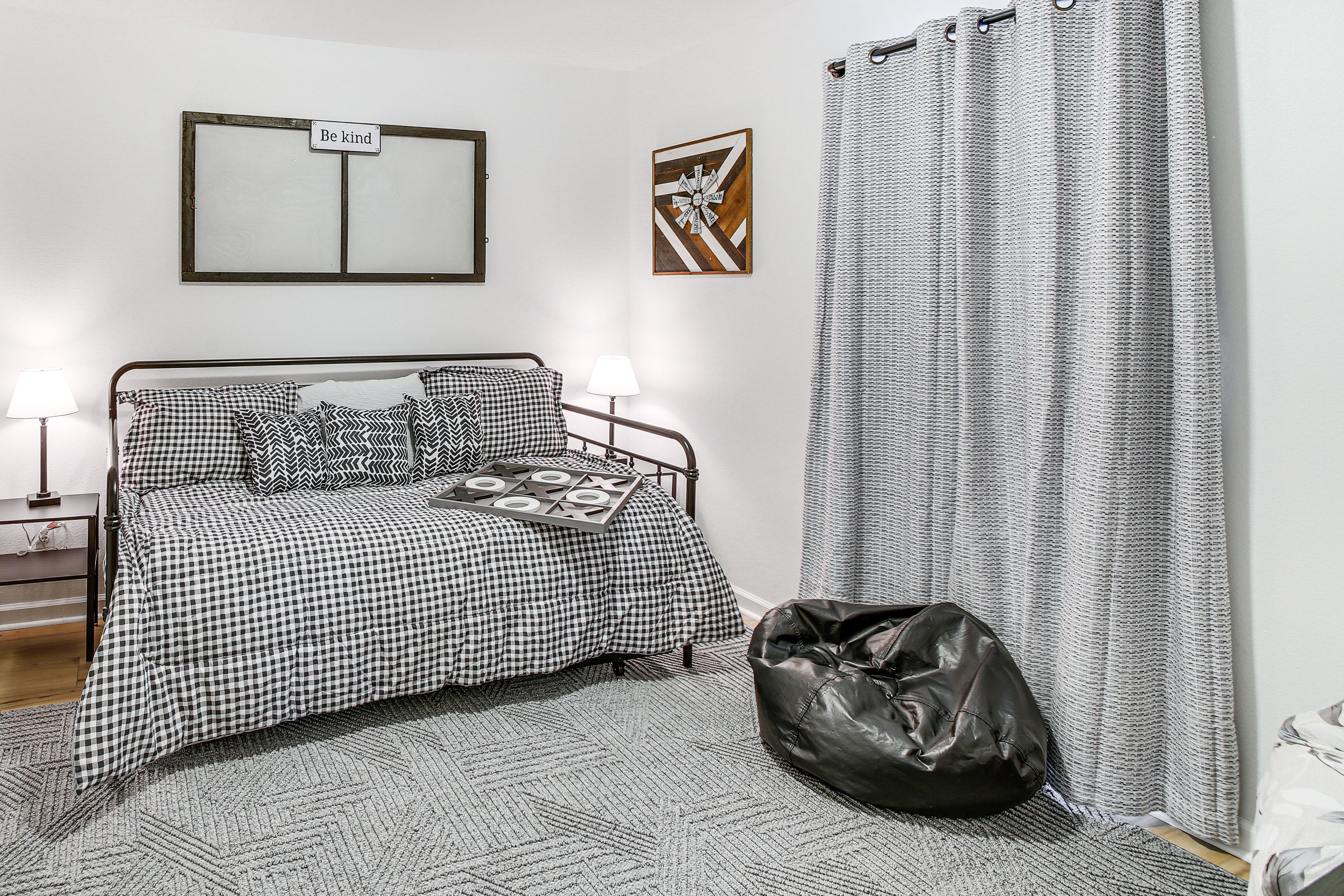 Bedroom 3 | Twin Daybed w/ Twin Trundle